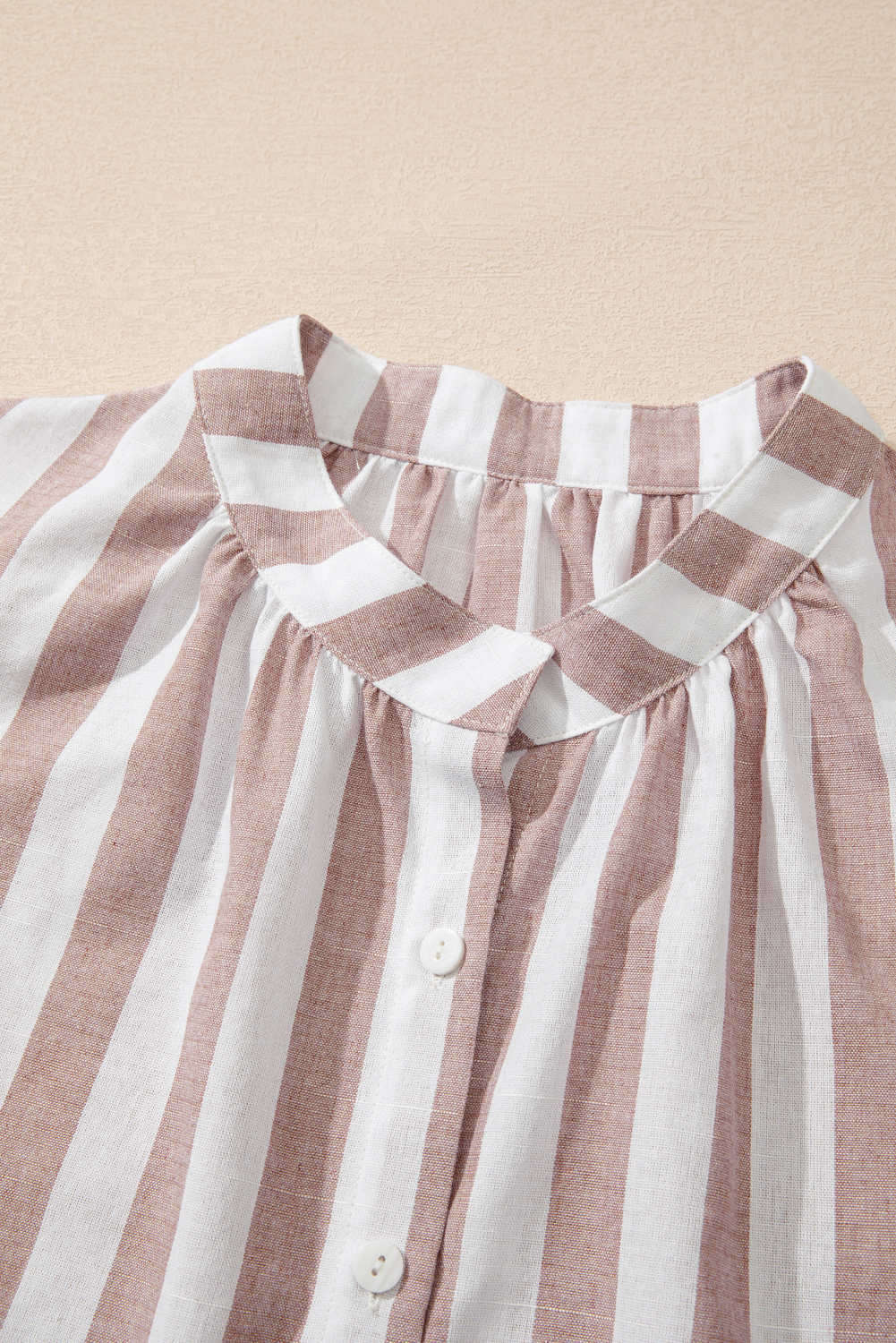 Stylish Sleeveless Striped Blouse: Versatile Khaki Design for Everyday Wear - Detail View 10 Stylish Sleeveless Striped Blouse: Versatile Khaki Design for Everyday Wear - Detail View 10