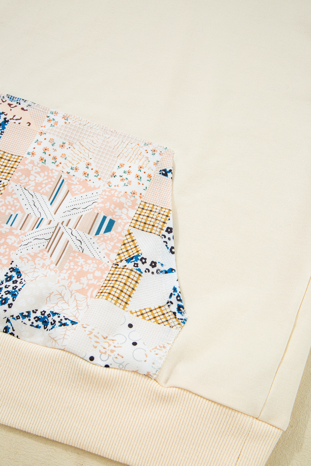 Stylish Beige Hoodie with Western Print and Patchwork Design for Daily Wear - Detail View 10 Stylish Beige Hoodie with Western Print and Patchwork Design for Daily Wear - Detail View 10