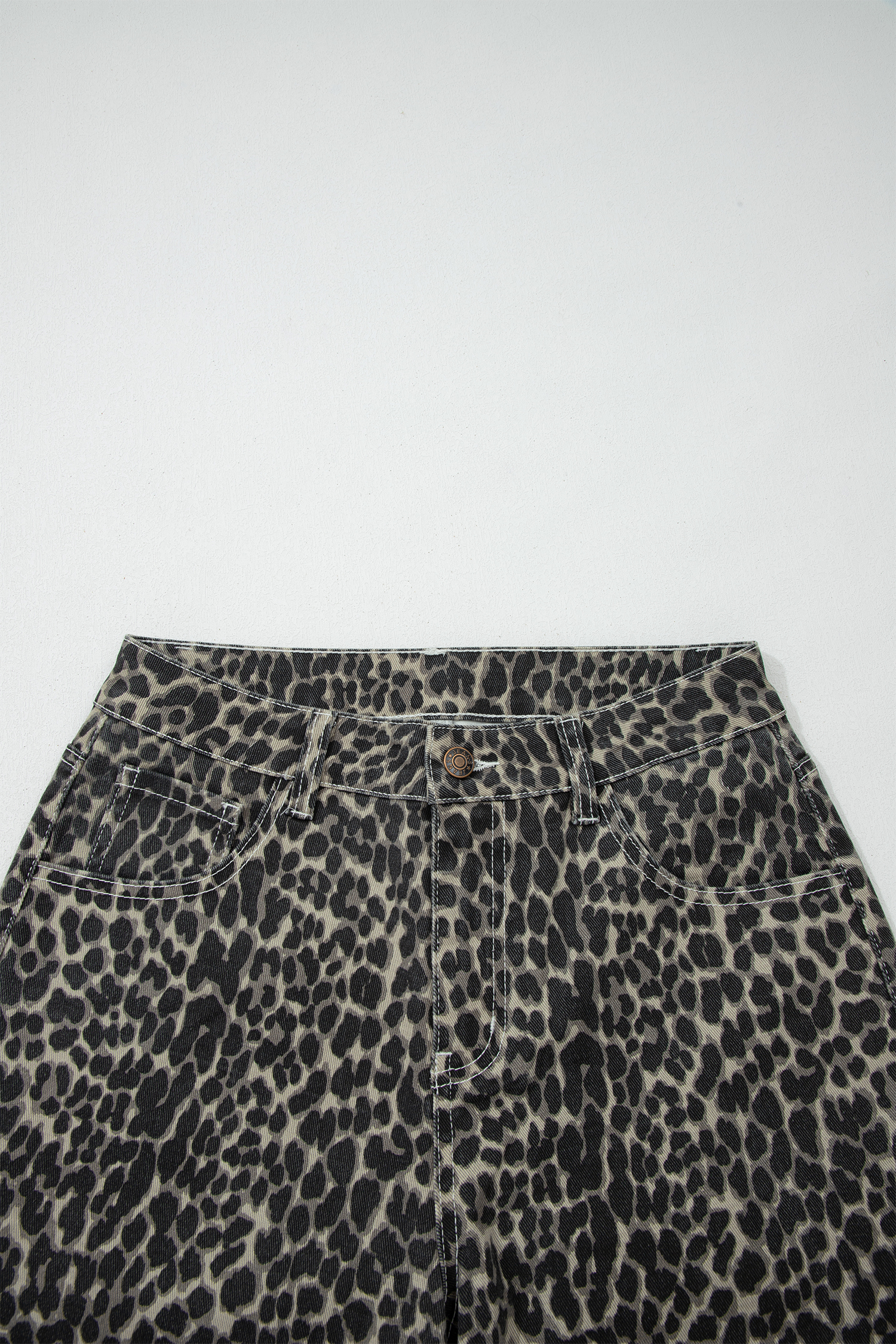 Fashionable High Waist Barrel Jeans with Black Leopard Print – Ideal for Everyday Wear - Detail View 15 Fashionable High Waist Barrel Jeans with Black Leopard Print – Ideal for Everyday Wear - Detail View 15