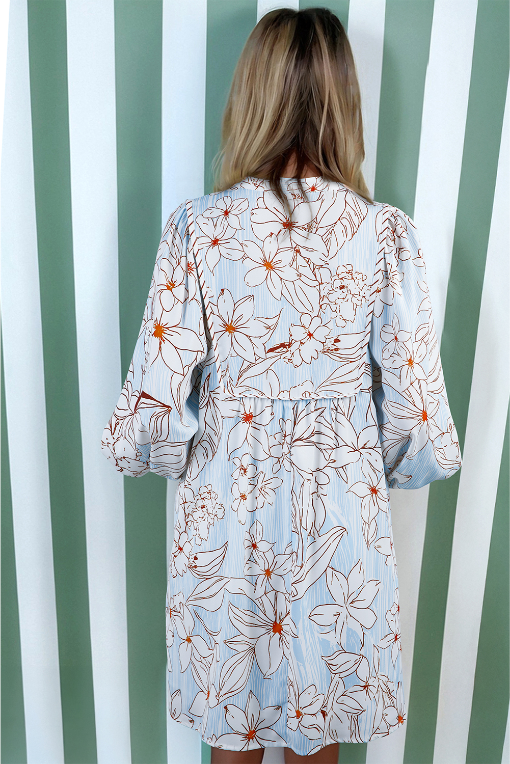 Elegant Brown Floral Mini Dress with 3/4 Sleeves – Ideal for Everyday Comfort - Detail View 3 Elegant Brown Floral Mini Dress with 3/4 Sleeves – Ideal for Everyday Comfort - Detail View 3