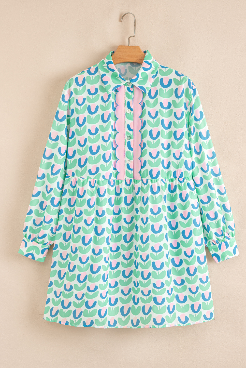 Elegant Casual Green Floral Shift Dress with Notched Neck and Scalloped Details - Detail View 38 Elegant Casual Green Floral Shift Dress with Notched Neck and Scalloped Details - Detail View 38