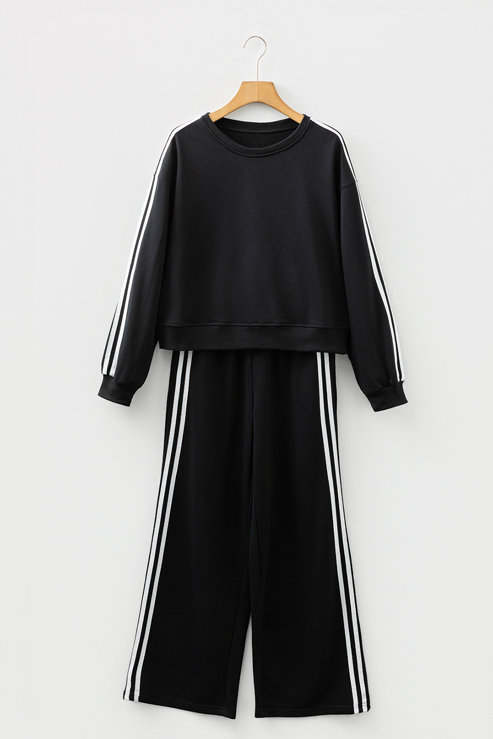 Casual Fall & Autumn Set: Contrast Trim Crewneck Pullover and High Waist Sweatpants - Detail View 6 Casual Fall & Autumn Set: Contrast Trim Crewneck Pullover and High Waist Sweatpants - Detail View 6