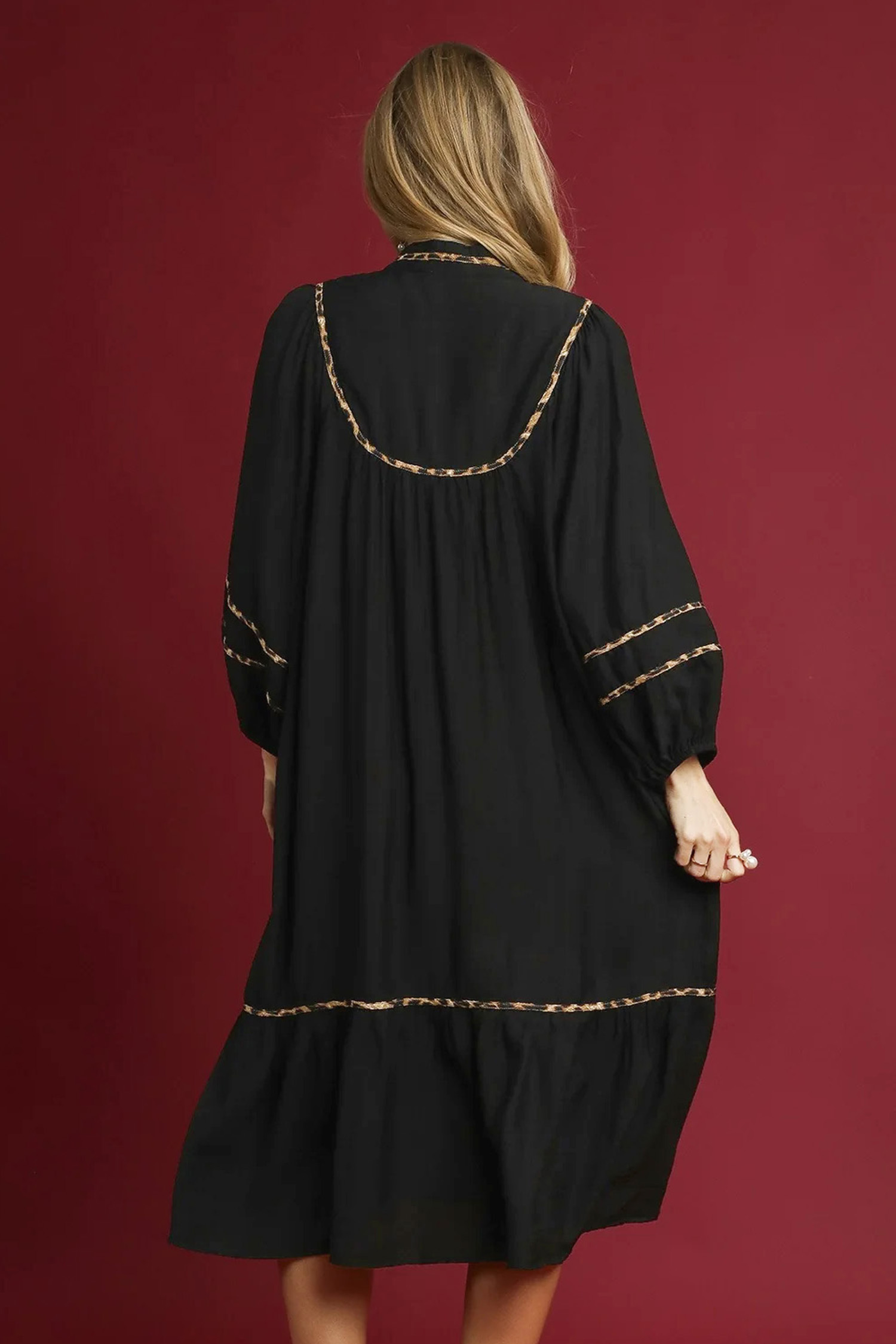 Casual Black Midi Dress with Leopard Trim – Perfect Long Sleeve Outfit for Everyday Elegance - Detail View 3 Casual Black Midi Dress with Leopard Trim – Perfect Long Sleeve Outfit for Everyday Elegance - Detail View 3