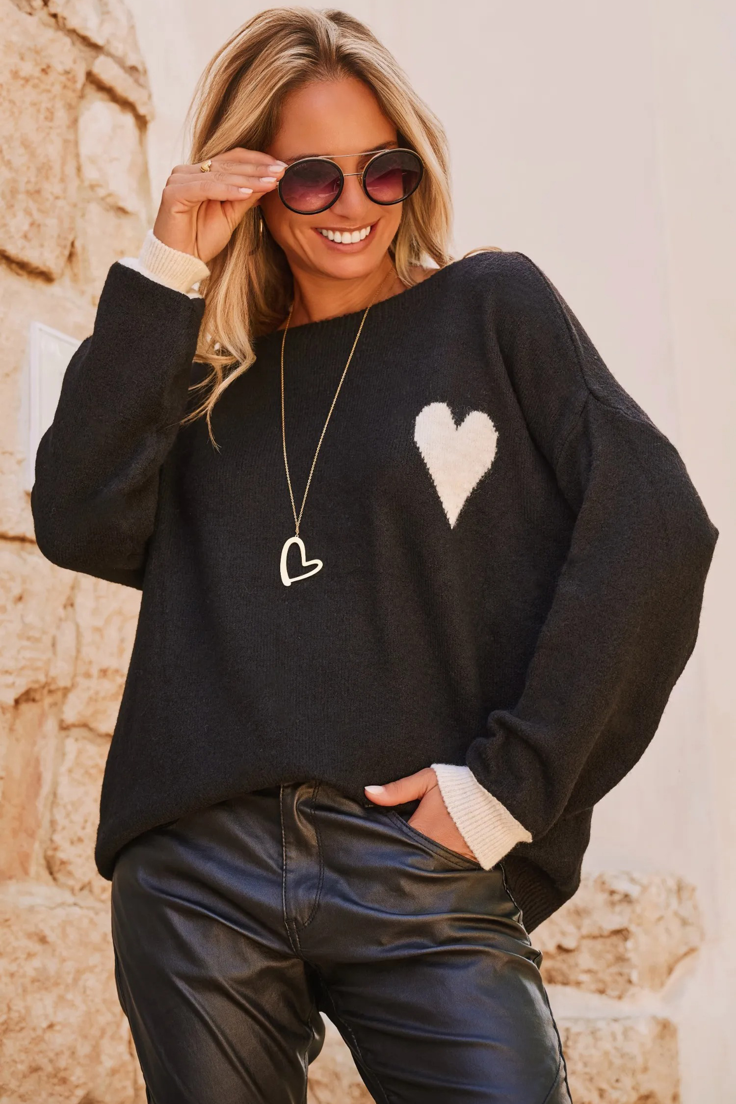 Casual Black Heart Detail Sweater for Women – Stylish Long Sleeve for Autumn Outings - Detail View 8 Casual Black Heart Detail Sweater for Women – Stylish Long Sleeve for Autumn Outings - Detail View 8
