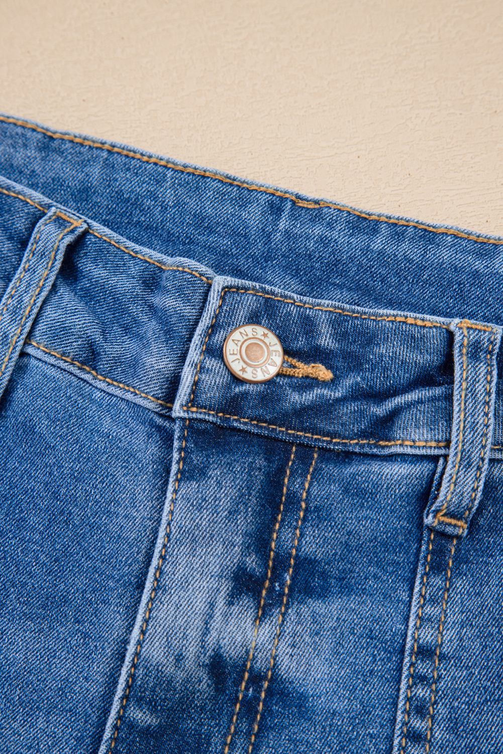 Comfortable and Chic Women's Spring Jeans - Perfect for Daily Wear - Detail View 11 Comfortable and Chic Women's Spring Jeans - Perfect for Daily Wear - Detail View 11
