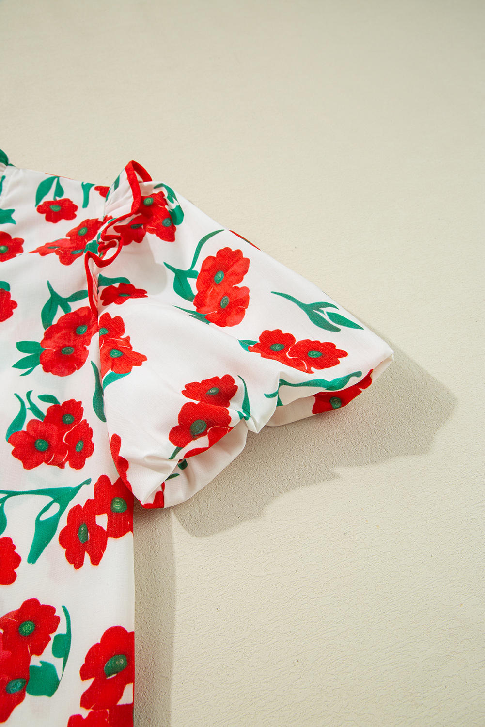 Trendy Floral Print Shirt with Feminine Puff Sleeves - Versatile for Any Occasion - Detail View 7 Trendy Floral Print Shirt with Feminine Puff Sleeves - Versatile for Any Occasion - Detail View 7
