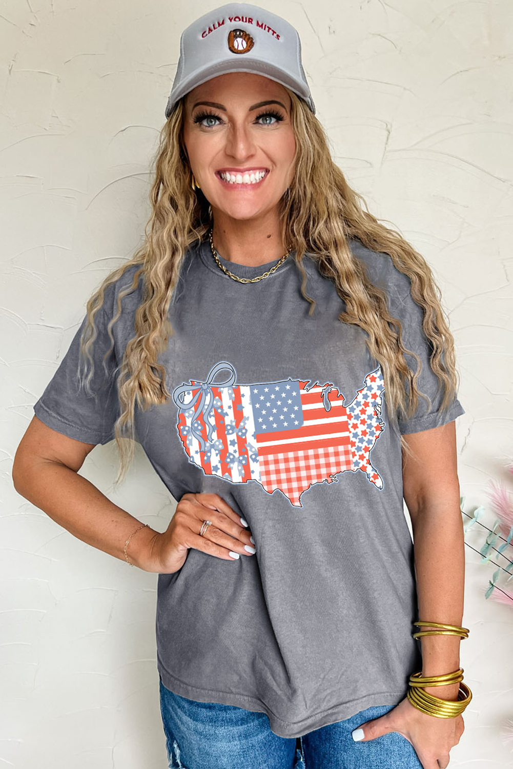 Comfortable Short Sleeve Gray Graphic Tee - Perfect for Summer Celebrations - Detail View 3 Comfortable Short Sleeve Gray Graphic Tee - Perfect for Summer Celebrations - Detail View 3