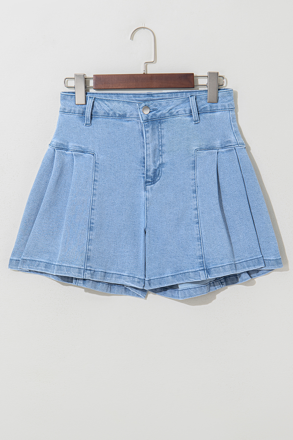 Casual and Comfortable Wide Leg Denim Shorts for Women - Stylish Dusk Blue Color - Detail View 3 Casual and Comfortable Wide Leg Denim Shorts for Women - Stylish Dusk Blue Color - Detail View 3