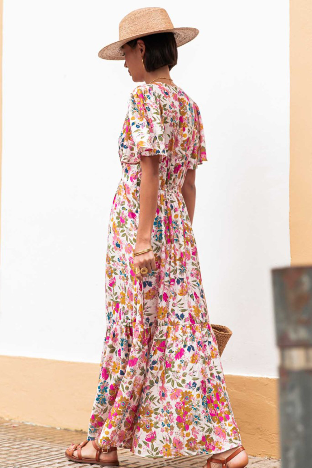 Chic A-Line Maxi Dress with Floral Print and V Neck - Perfect for Summer Occasions - Detail View 10 Chic A-Line Maxi Dress with Floral Print and V Neck - Perfect for Summer Occasions - Detail View 10
