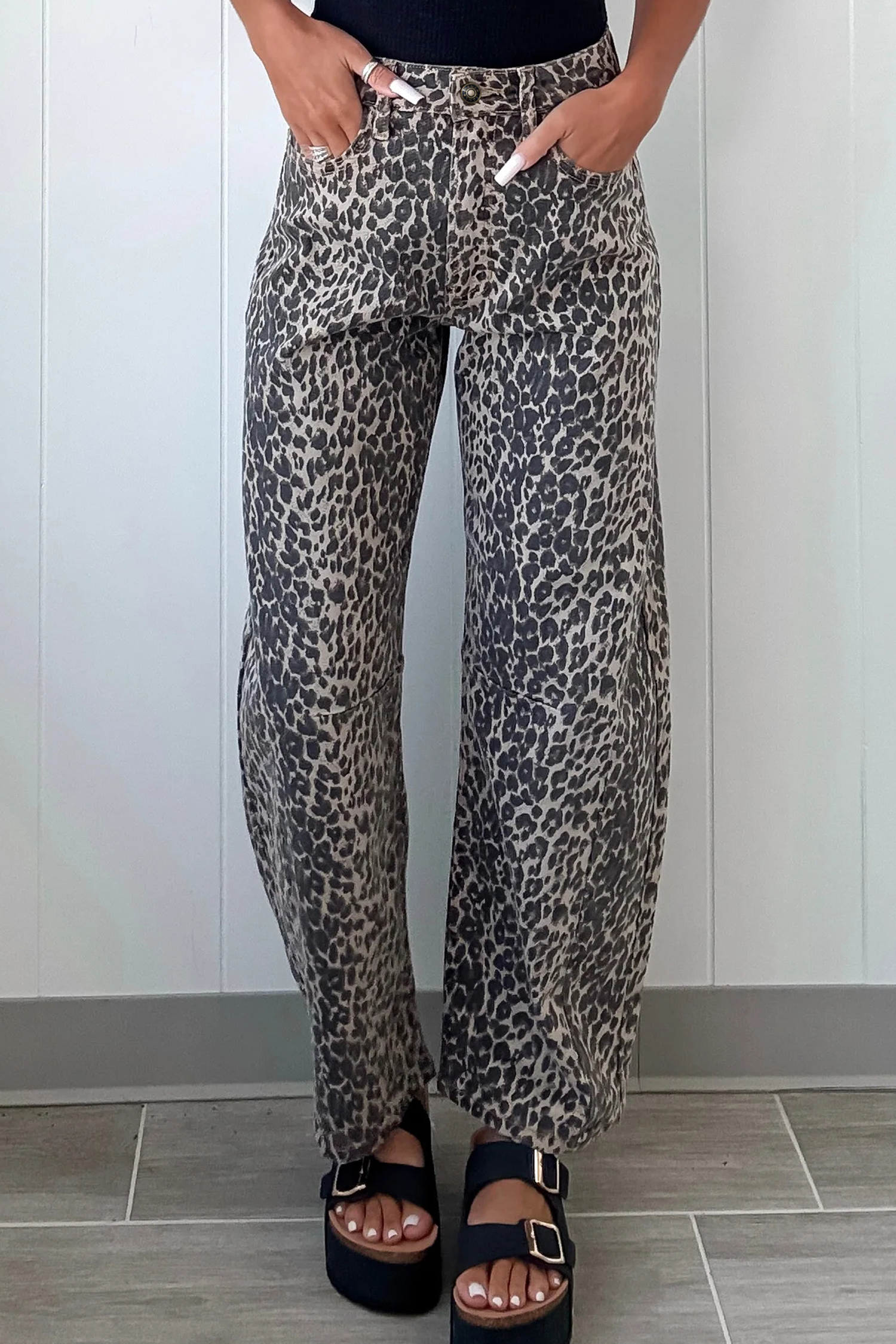 Chic Black Leopard Print High Waist Barrel Jeans for Women – Perfect for Autumn Outings - Detail View 5 Chic Black Leopard Print High Waist Barrel Jeans for Women – Perfect for Autumn Outings - Detail View 5