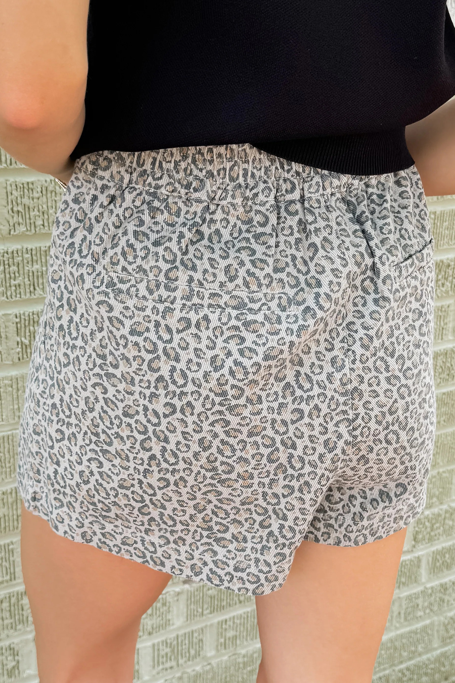 Stylish Leopard Print Wrap Shorts for Women – High Waist Casual Gray Denim Summer Apparel - Detail View 2 Stylish Leopard Print Wrap Shorts for Women – High Waist Casual Gray Denim Summer Apparel - Detail View 2
