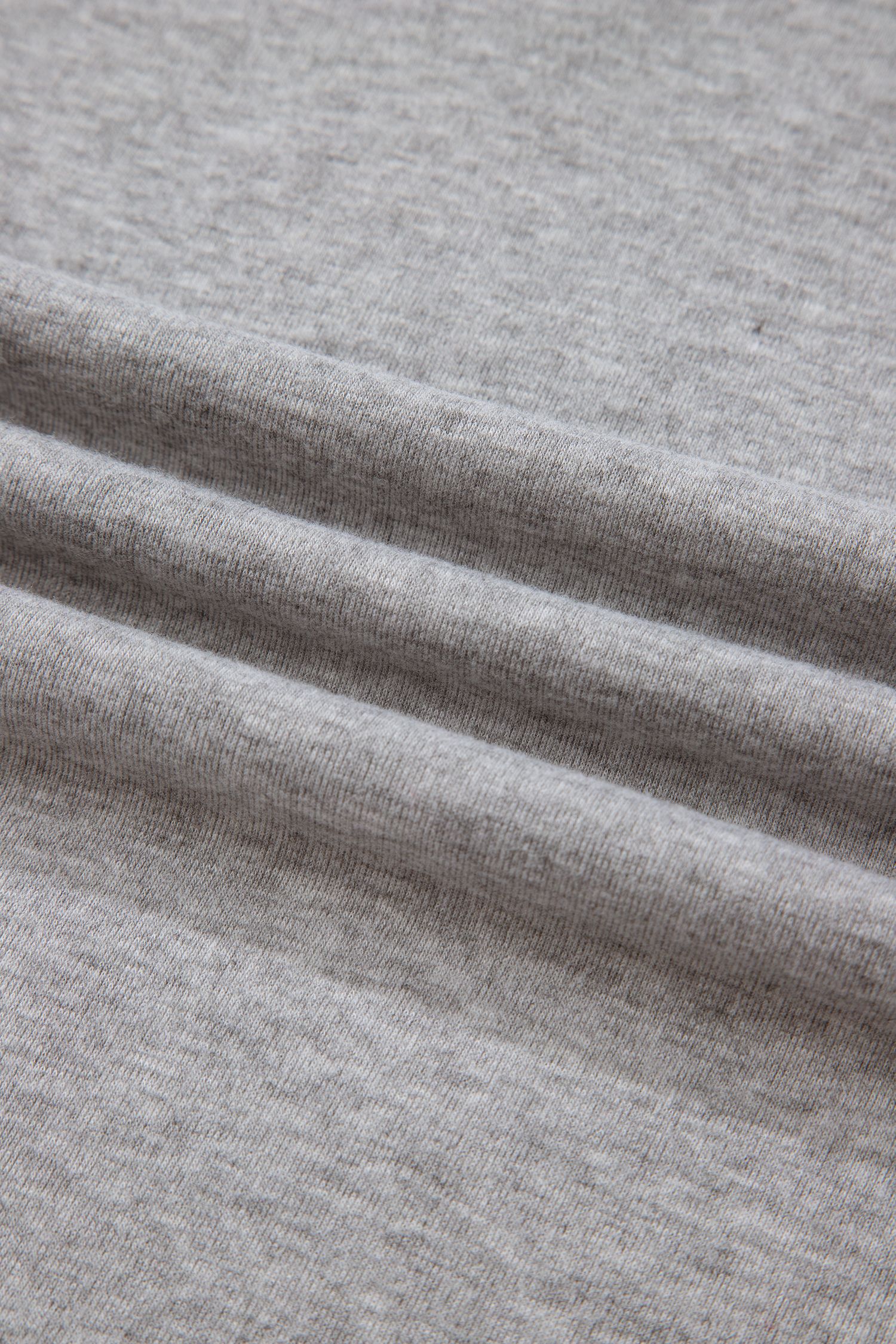 Casual Light Grey T-Shirt with Crochet Accents – Ideal for Everyday Outfits - Detail View 12 Casual Light Grey T-Shirt with Crochet Accents – Ideal for Everyday Outfits - Detail View 12