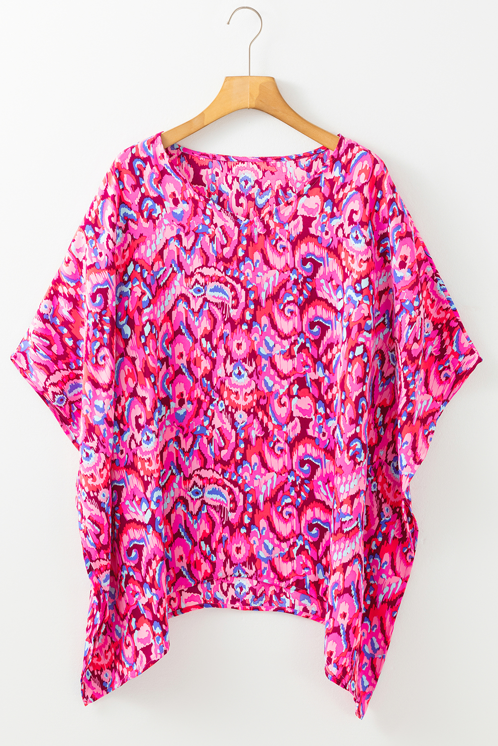 Comfortable and Elegant Women's Pink Blouse with Abstract Print - Ideal for Transitional Weather - Detail View 3 Comfortable and Elegant Women's Pink Blouse with Abstract Print - Ideal for Transitional Weather - Detail View 3