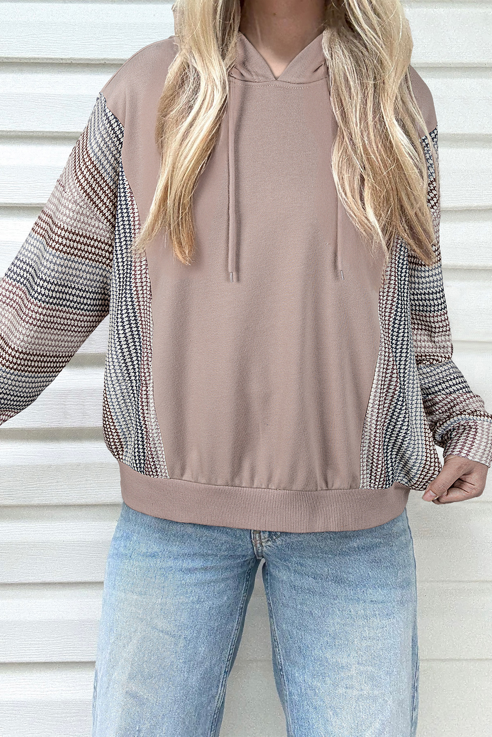Chic DUNE Patchwork Baggy Hoodie – Cozy Khaki Layer for Fall & Autumn - Detail View 2 Chic DUNE Patchwork Baggy Hoodie – Cozy Khaki Layer for Fall & Autumn - Detail View 2
