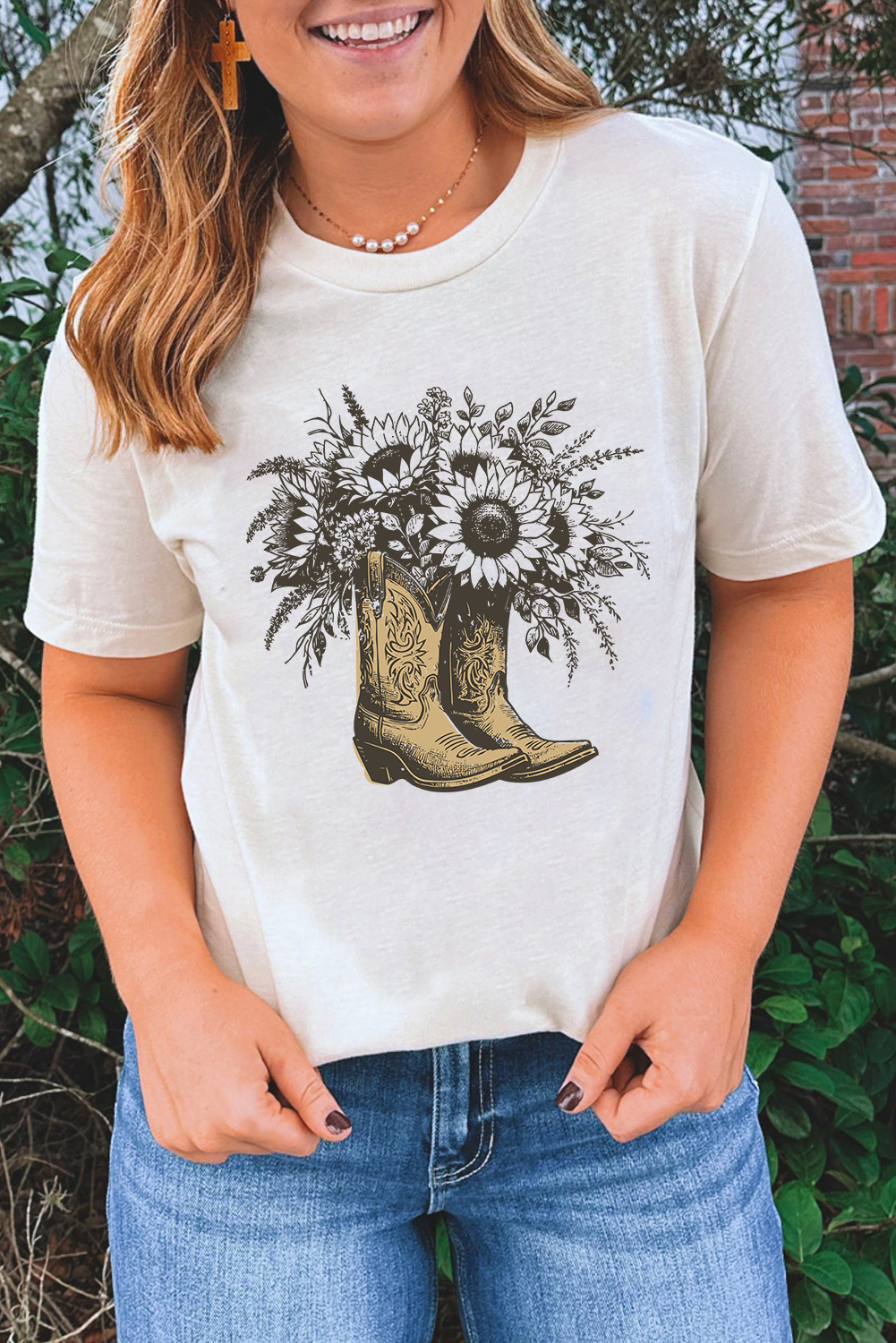 Retro Floral Boho Graphic T-Shirt with Cuffed Sleeves for Country Vibes - Detail View 6 Retro Floral Boho Graphic T-Shirt with Cuffed Sleeves for Country Vibes - Detail View 6