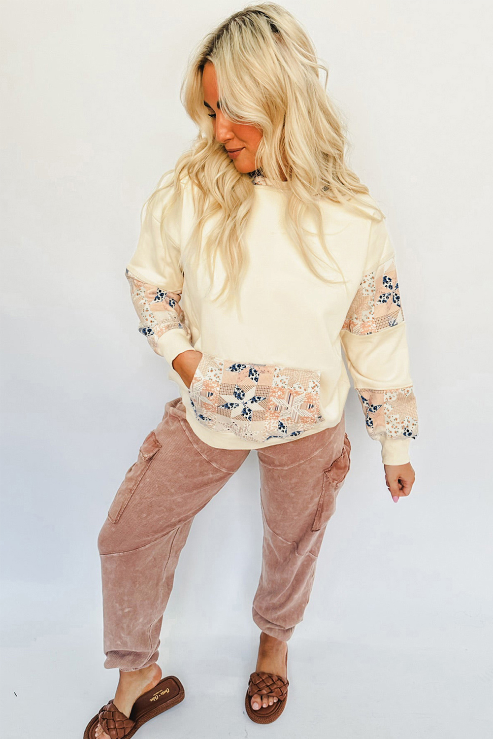 Comfortable Hooded Sweatshirt with Kangaroo Pocket - Perfect for Fall & Autumn Outings - Detail View 3 Comfortable Hooded Sweatshirt with Kangaroo Pocket - Perfect for Fall & Autumn Outings - Detail View 3
