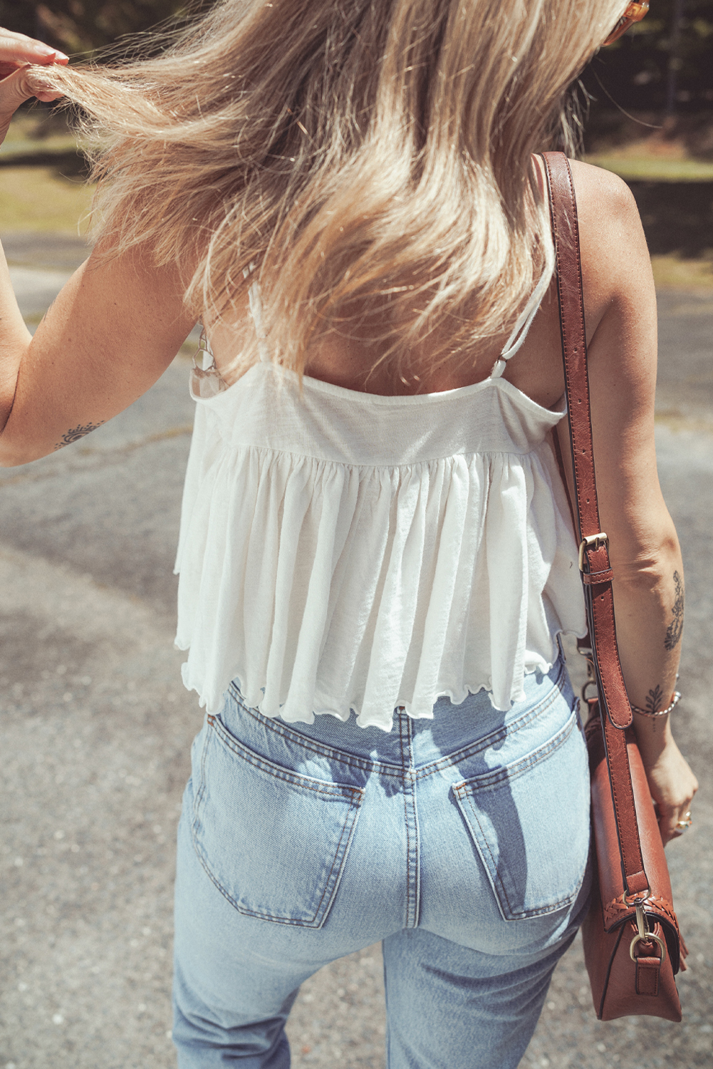 Stylish White Flared Tank Top with Lace Accents and Ruffled Details - Detail View 2 Stylish White Flared Tank Top with Lace Accents and Ruffled Details - Detail View 2