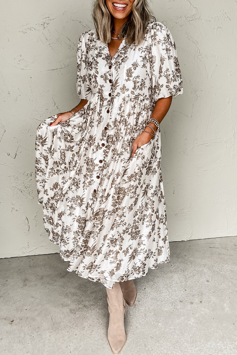 Chic Floral Patterned Maxi Dress with Puff Sleeves and V Neckline - Perfect for Summer Occasions - Detail View 2 Chic Floral Patterned Maxi Dress with Puff Sleeves and V Neckline - Perfect for Summer Occasions - Detail View 2