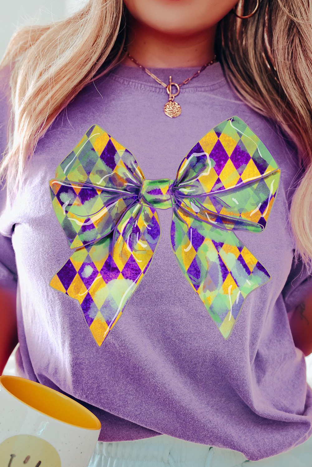 Casual Short Sleeve Tee with Playful Bowknot Graphic for Mardi Gras Celebrations - Detail View 2 Casual Short Sleeve Tee with Playful Bowknot Graphic for Mardi Gras Celebrations - Detail View 2