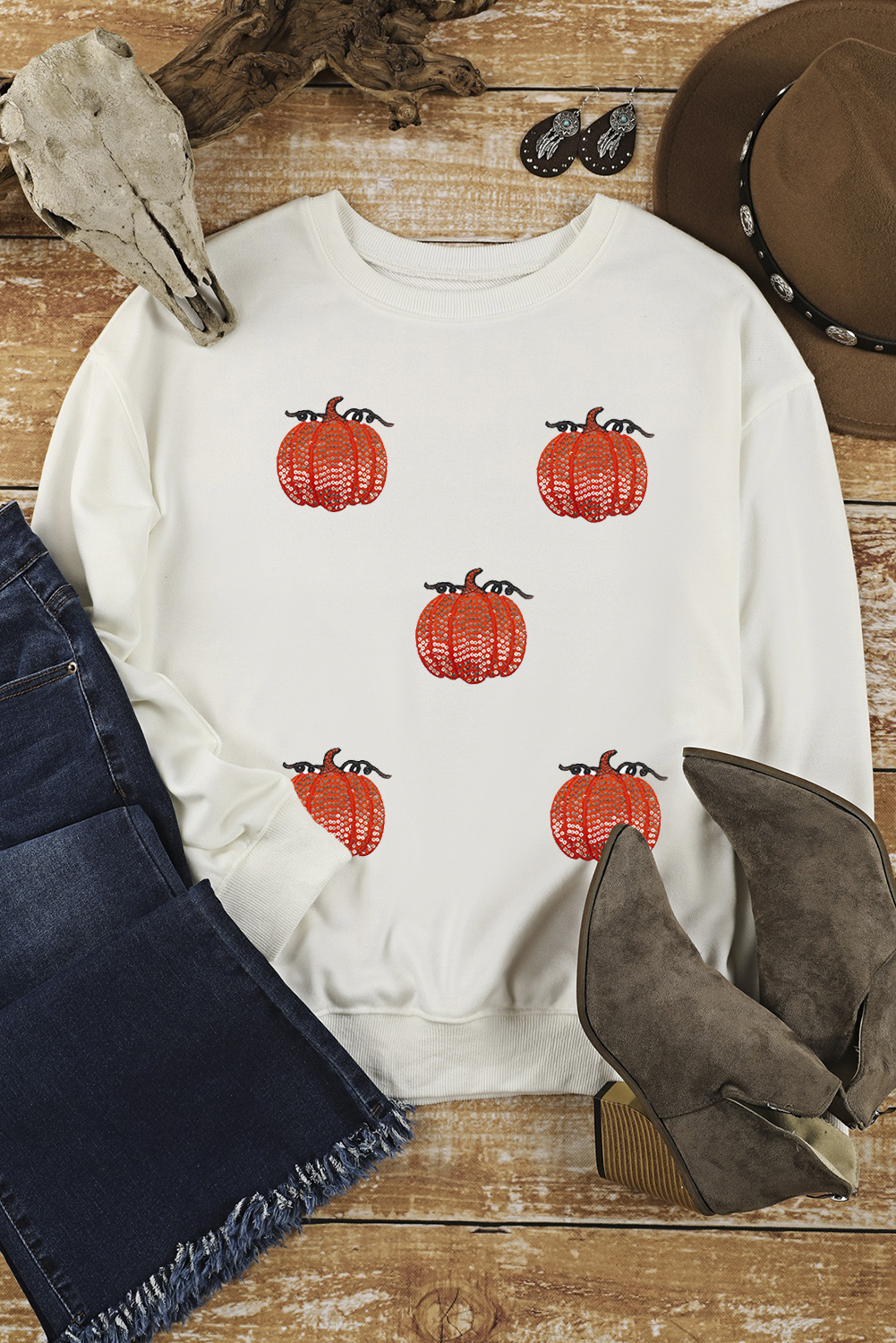 Casual White Sweatshirt with Sequin Pumpkin Patch - Perfect for Autumn Style - Detail View 2 Casual White Sweatshirt with Sequin Pumpkin Patch - Perfect for Autumn Style - Detail View 2