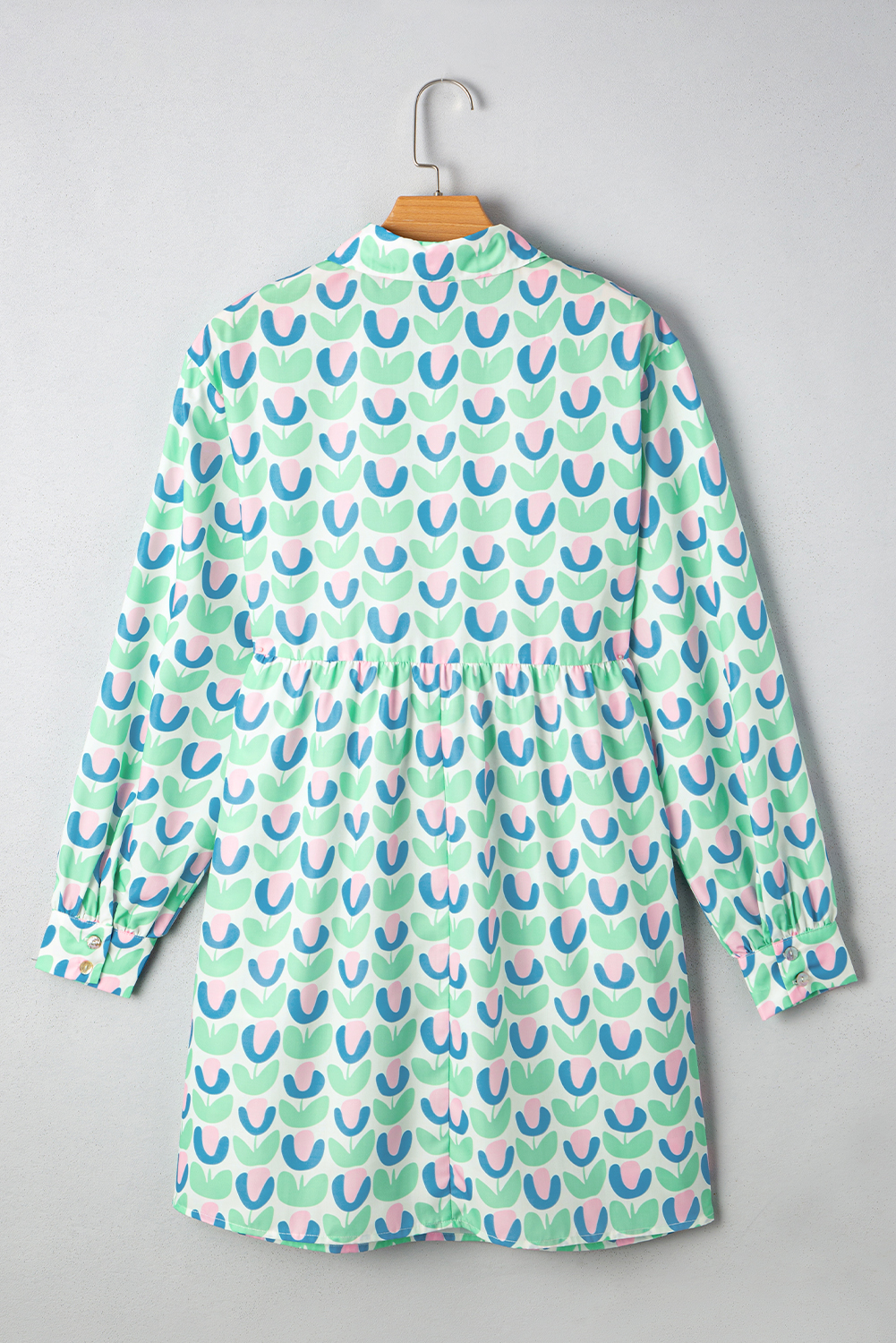 Elegant Casual Green Floral Shift Dress with Notched Neck and Scalloped Details - Detail View 10 Elegant Casual Green Floral Shift Dress with Notched Neck and Scalloped Details - Detail View 10