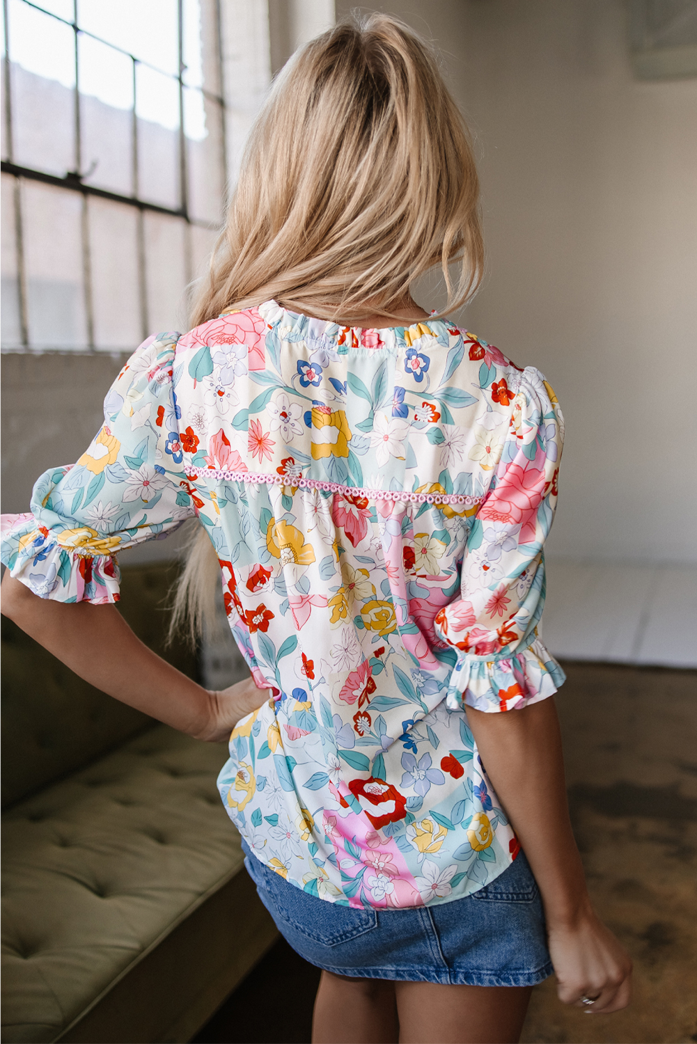 Casual Summer Blouse with Floral Print and V Neck - Feminine Design - Detail View 2 Casual Summer Blouse with Floral Print and V Neck - Feminine Design - Detail View 2
