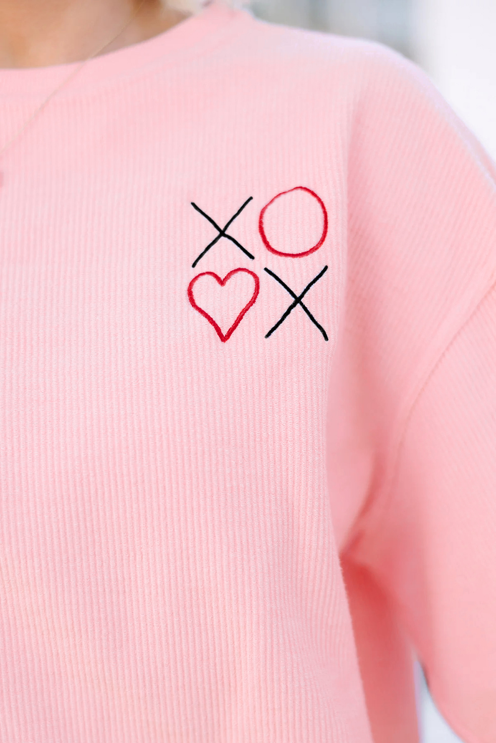 Chic Pink XOXO Heart Embroidered Sweatshirt for Women – Perfect for Daily Wear or Valentine's Day - Detail View 5 Chic Pink XOXO Heart Embroidered Sweatshirt for Women – Perfect for Daily Wear or Valentine's Day - Detail View 5