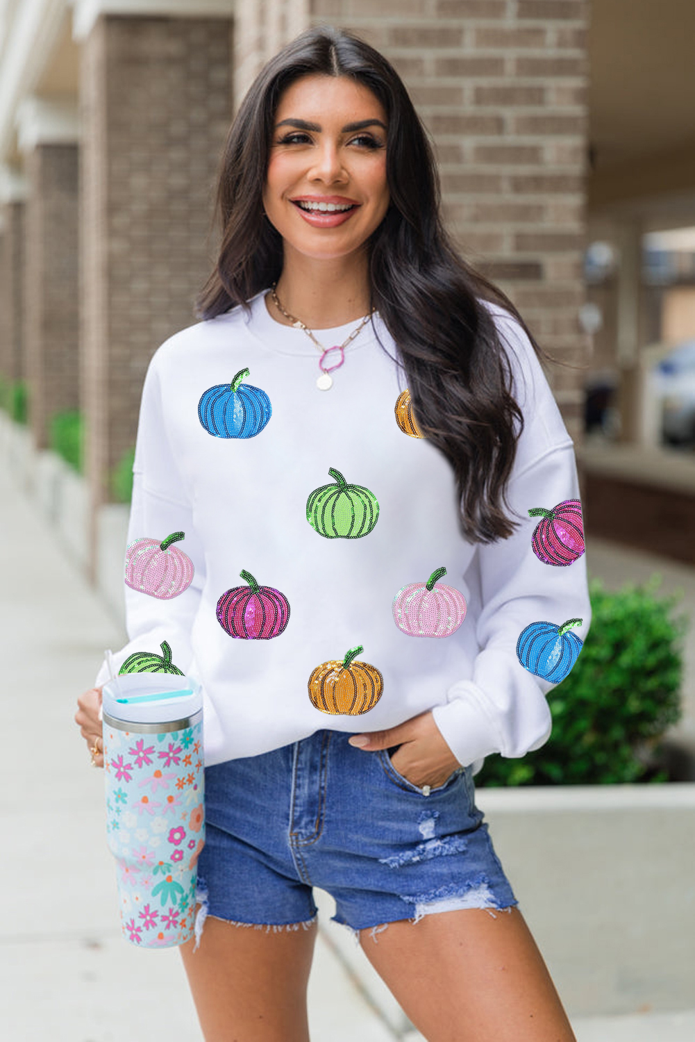 Trendy White Sweatshirt - Comfortable Drop Shoulder Style for Daily Wear in Autumn - Detail View 3 Trendy White Sweatshirt - Comfortable Drop Shoulder Style for Daily Wear in Autumn - Detail View 3