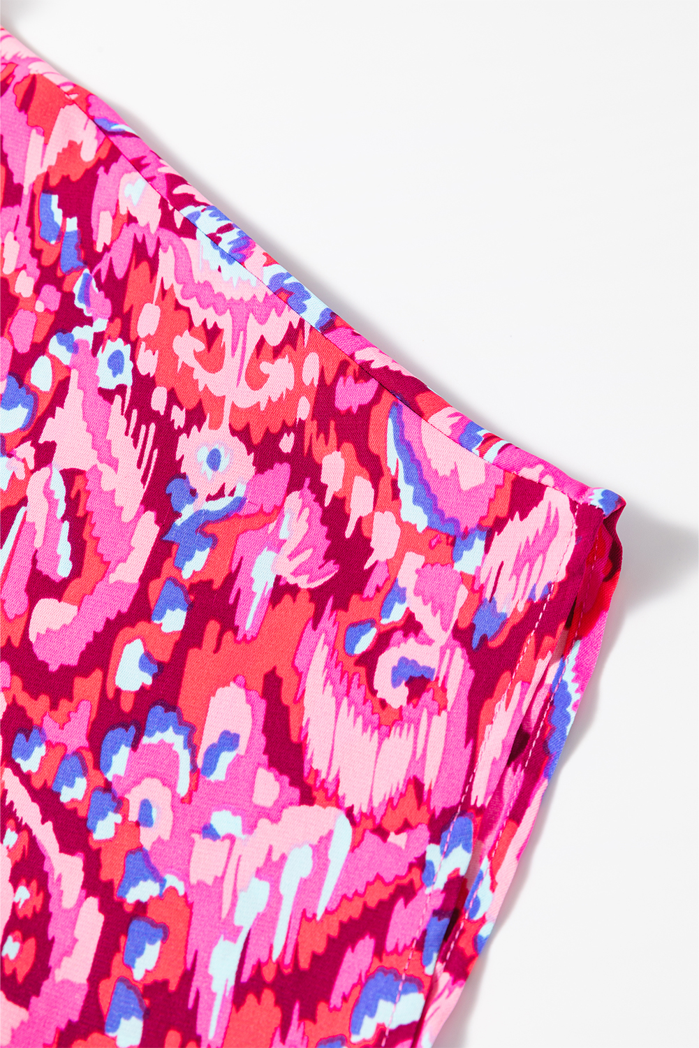 Comfortable and Elegant Women's Pink Blouse with Abstract Print - Ideal for Transitional Weather - Detail View 7 Comfortable and Elegant Women's Pink Blouse with Abstract Print - Ideal for Transitional Weather - Detail View 7