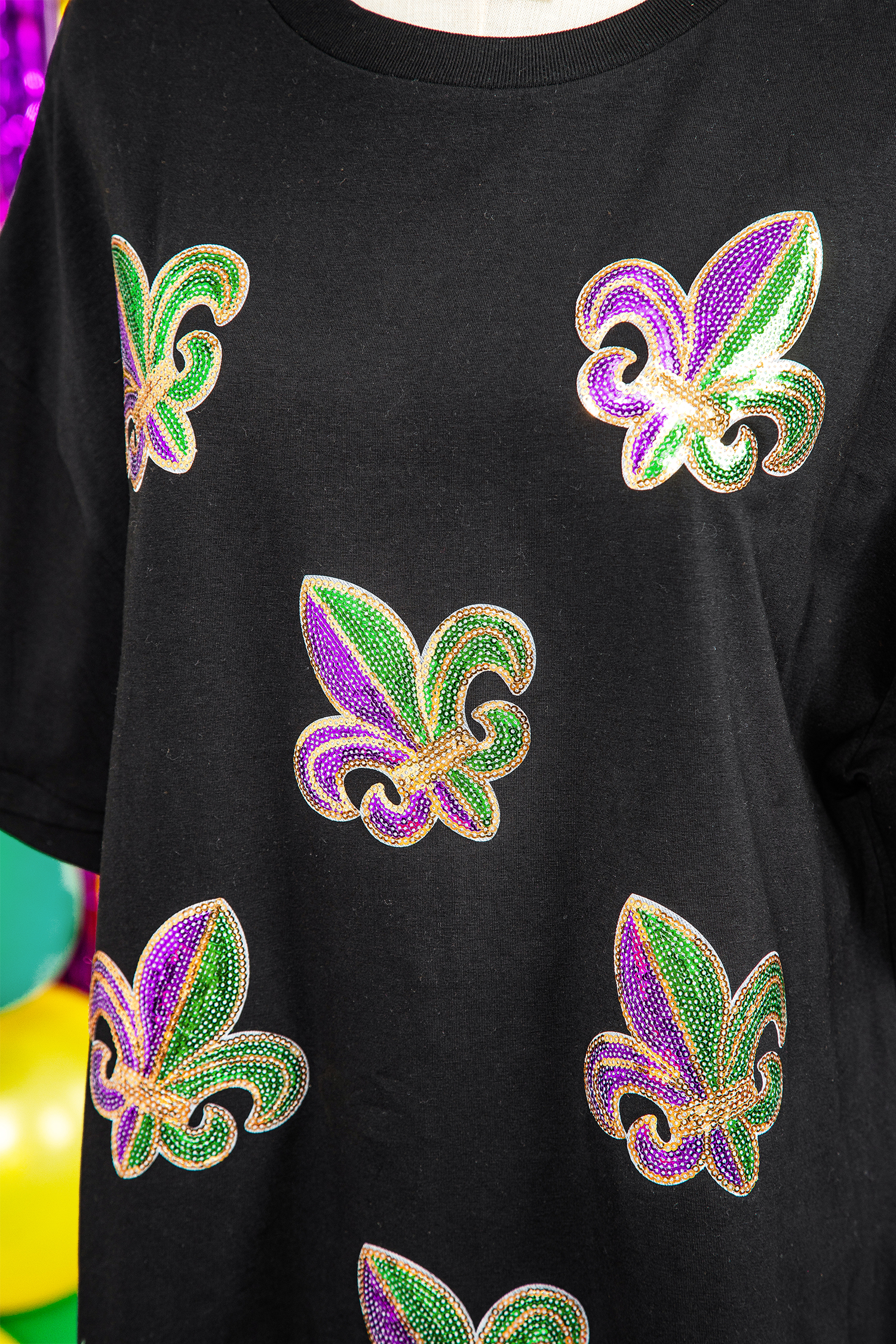 Chic Black Sequin Oversized T-Shirt with Fleur De Lis Design – A Must-Have for Mardi Gras - Detail View 6 Chic Black Sequin Oversized T-Shirt with Fleur De Lis Design – A Must-Have for Mardi Gras - Detail View 6