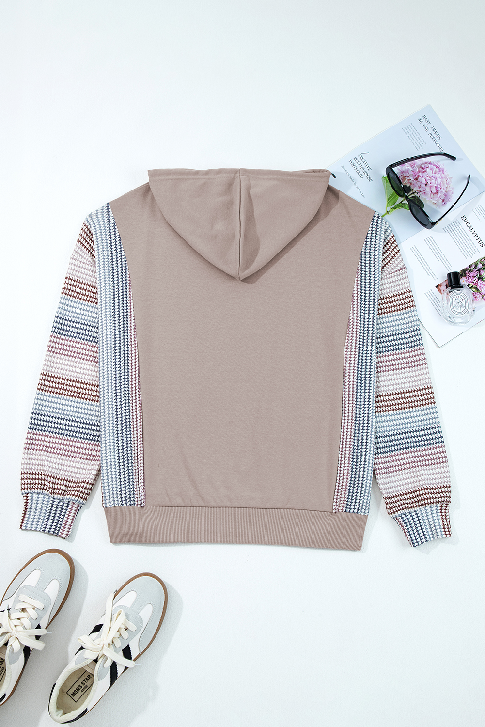 Chic DUNE Patchwork Baggy Hoodie – Cozy Khaki Layer for Fall & Autumn - Detail View 5 Chic DUNE Patchwork Baggy Hoodie – Cozy Khaki Layer for Fall & Autumn - Detail View 5