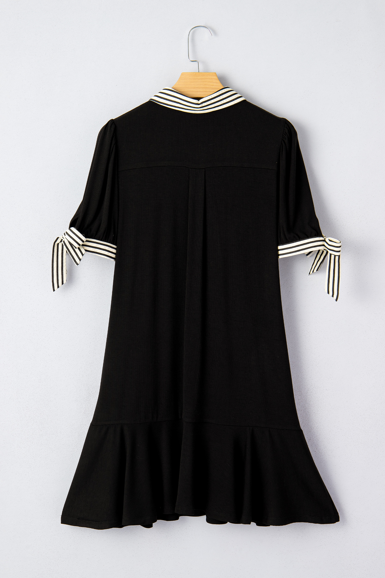 Stylish Black Stripe Detail Shift Dress – Short Sleeve Casual Dress for Southern Belle Vibes - Detail View 6 Stylish Black Stripe Detail Shift Dress – Short Sleeve Casual Dress for Southern Belle Vibes - Detail View 6
