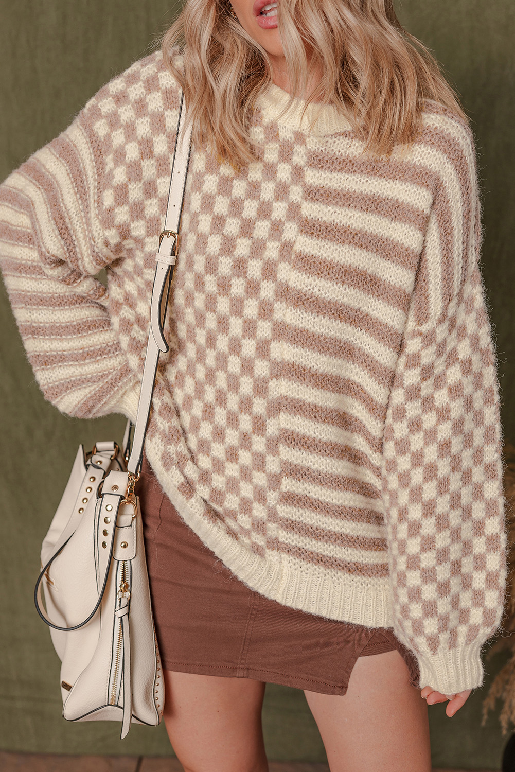 Casual Winter Sweater with Long Balloon Sleeves and Colorblock Design - Detail View 6 Casual Winter Sweater with Long Balloon Sleeves and Colorblock Design - Detail View 6