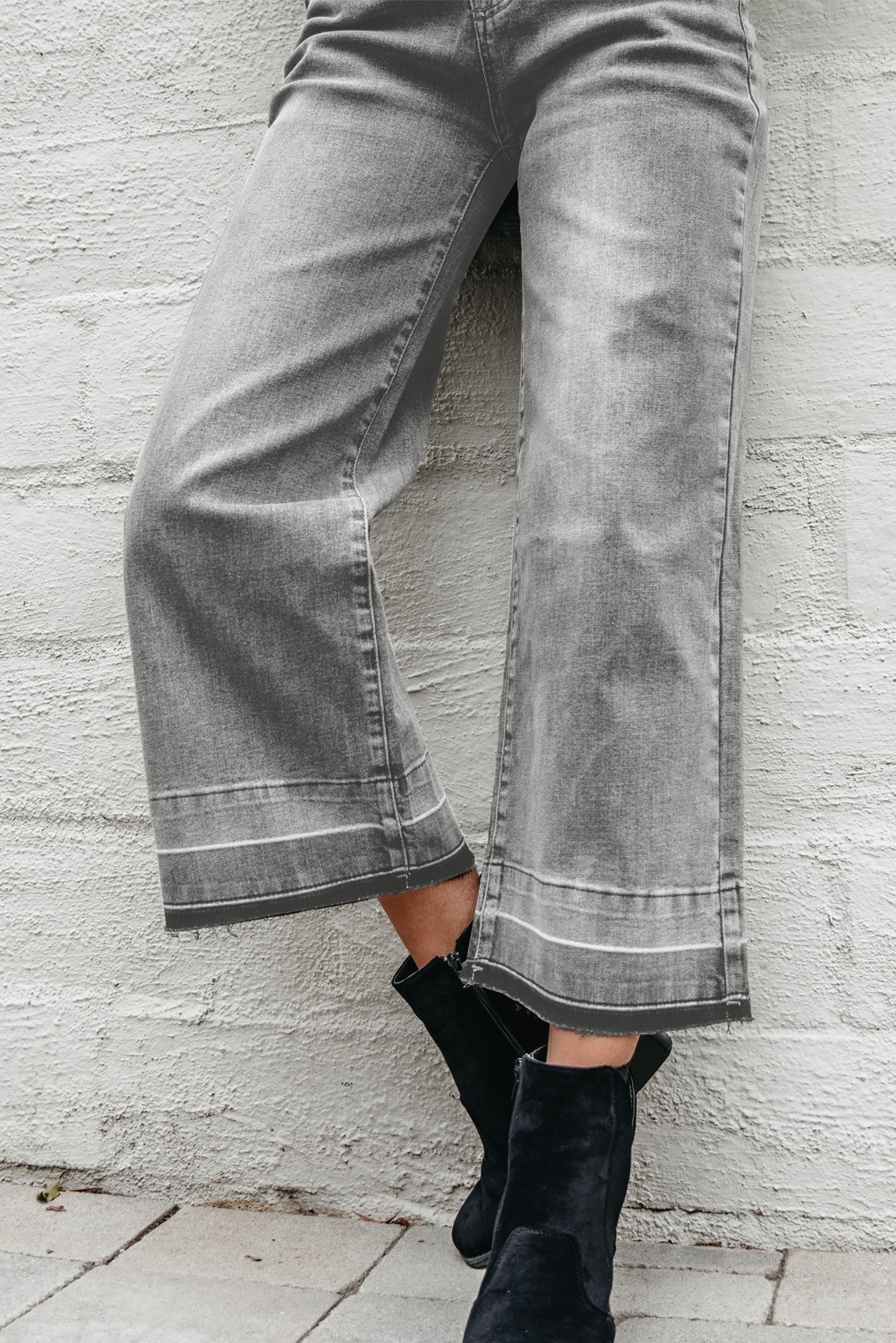 Gray Loose Fit High Waist Jeans for Women – Effortless Style with Raw Hem Detail, Perfect for Any Season - Detail View 11 Gray Loose Fit High Waist Jeans for Women – Effortless Style with Raw Hem Detail, Perfect for Any Season - Detail View 11