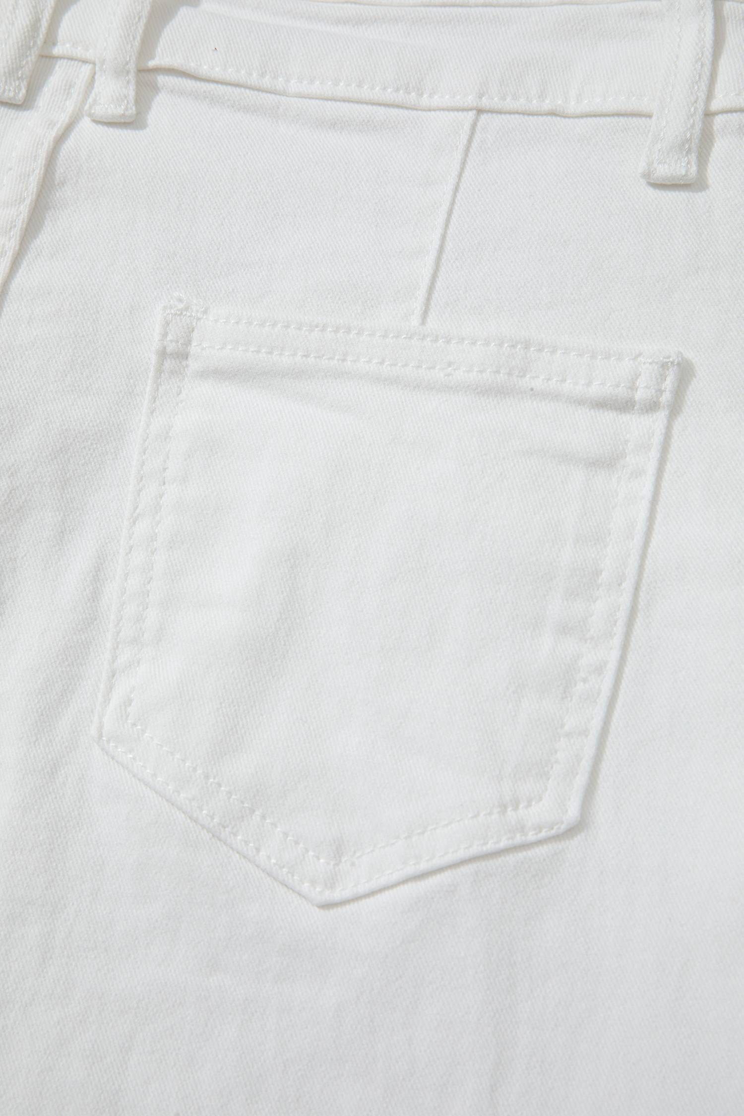 Relaxed Fit White Denim Jeans for Women – Wide Leg Casual Trousers for Spring and Summer - Detail View 17 Relaxed Fit White Denim Jeans for Women – Wide Leg Casual Trousers for Spring and Summer - Detail View 17