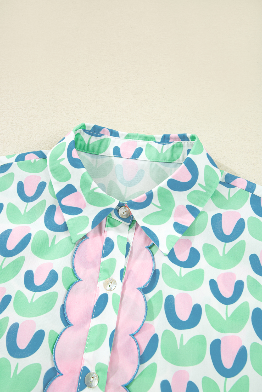 Elegant Casual Green Floral Shift Dress with Notched Neck and Scalloped Details - Detail View 14 Elegant Casual Green Floral Shift Dress with Notched Neck and Scalloped Details - Detail View 14