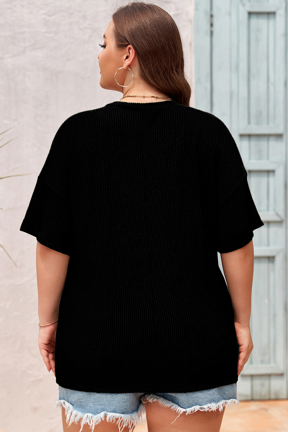 Plus Size Black Textured V-Neck T-Shirt for Women – Comfortable Style with Pocket Detail - Detail View 2 Plus Size Black Textured V-Neck T-Shirt for Women – Comfortable Style with Pocket Detail - Detail View 2