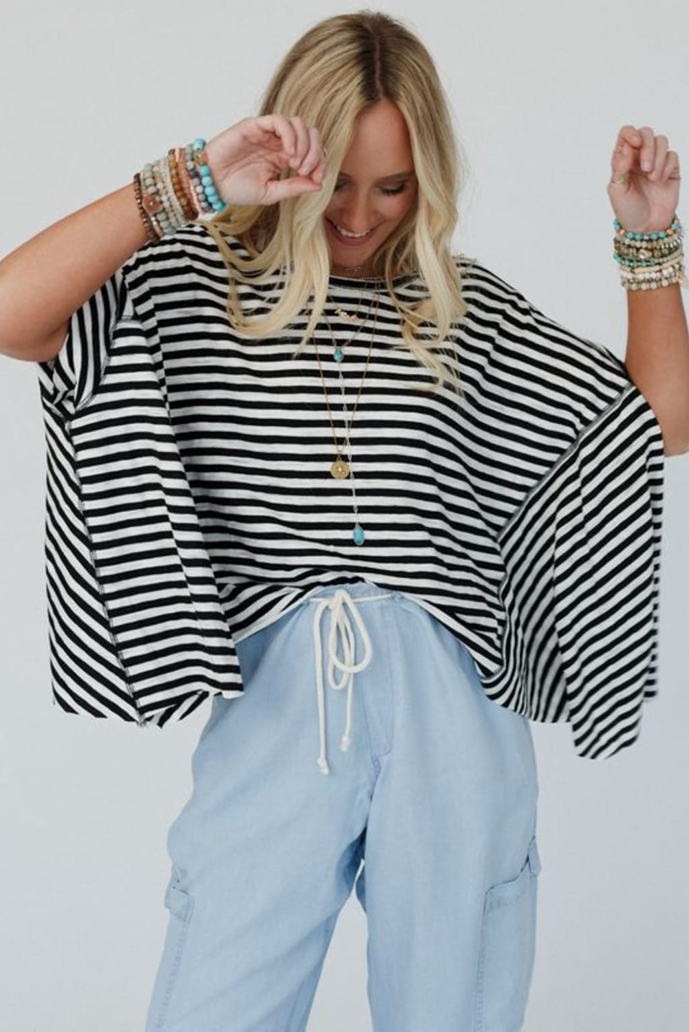 Versatile Oversized Women's Top with Stripes - Perfect for Daily and Summer Style - Detail View 3 Versatile Oversized Women's Top with Stripes - Perfect for Daily and Summer Style - Detail View 3
