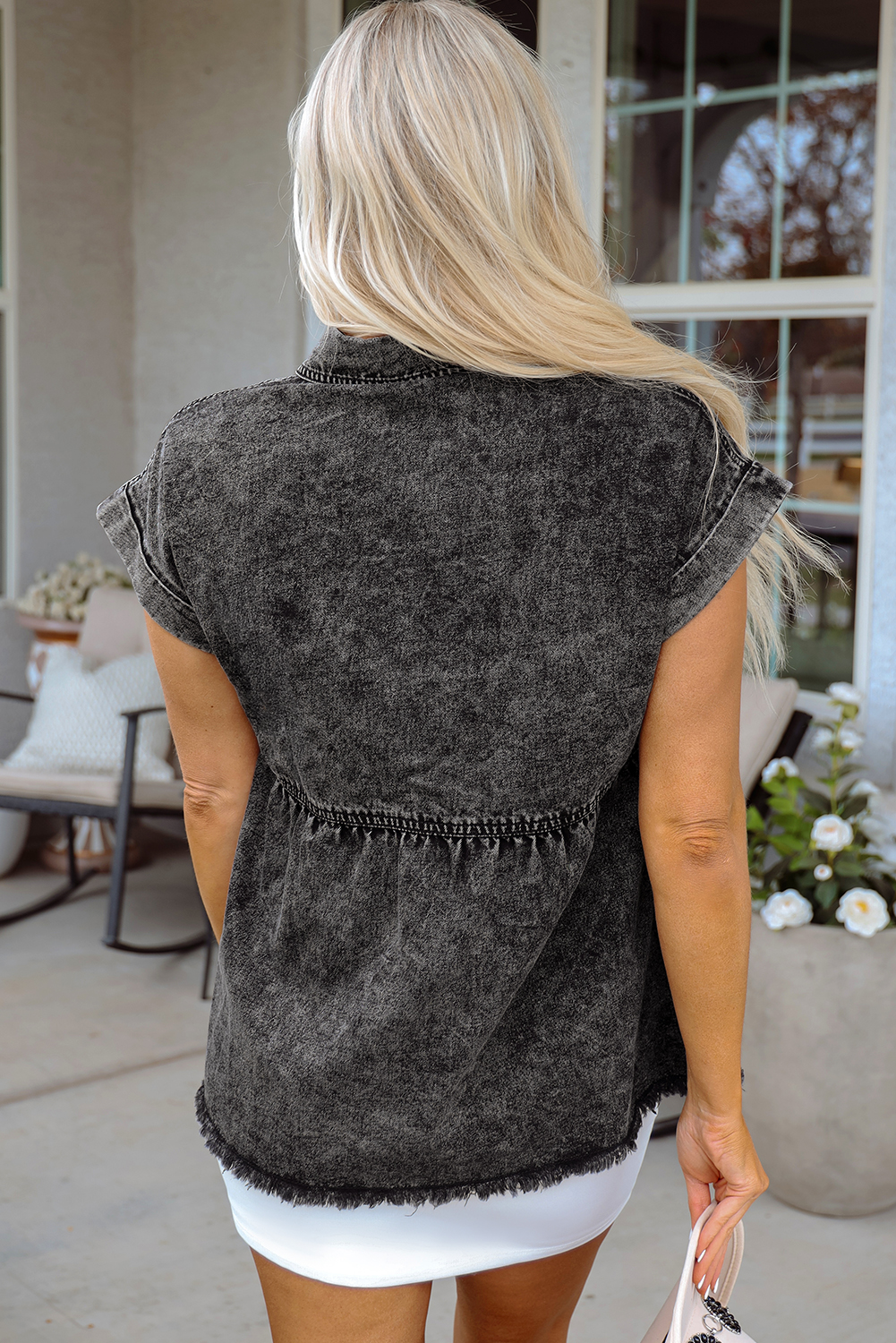 Stylish Casual Black Denim Shirt with Flap Pockets and Button Closure - Detail View 2 Stylish Casual Black Denim Shirt with Flap Pockets and Button Closure - Detail View 2