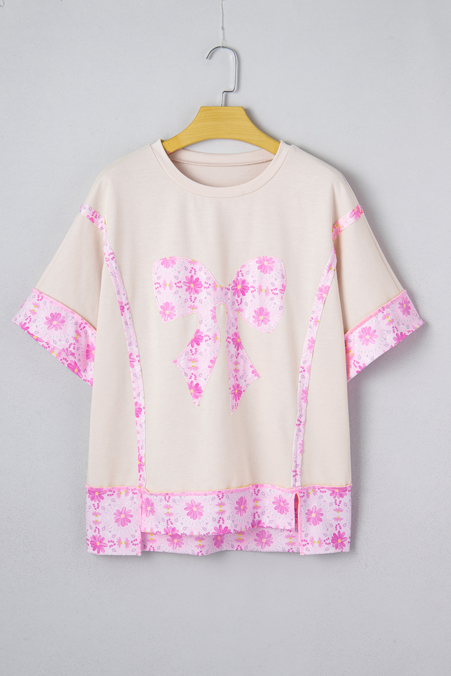 Chic Daisy Floral Bow Women's T-Shirt – Contrast Patchwork Short Sleeve Gift for Her - Detail View 6 Chic Daisy Floral Bow Women's T-Shirt – Contrast Patchwork Short Sleeve Gift for Her - Detail View 6
