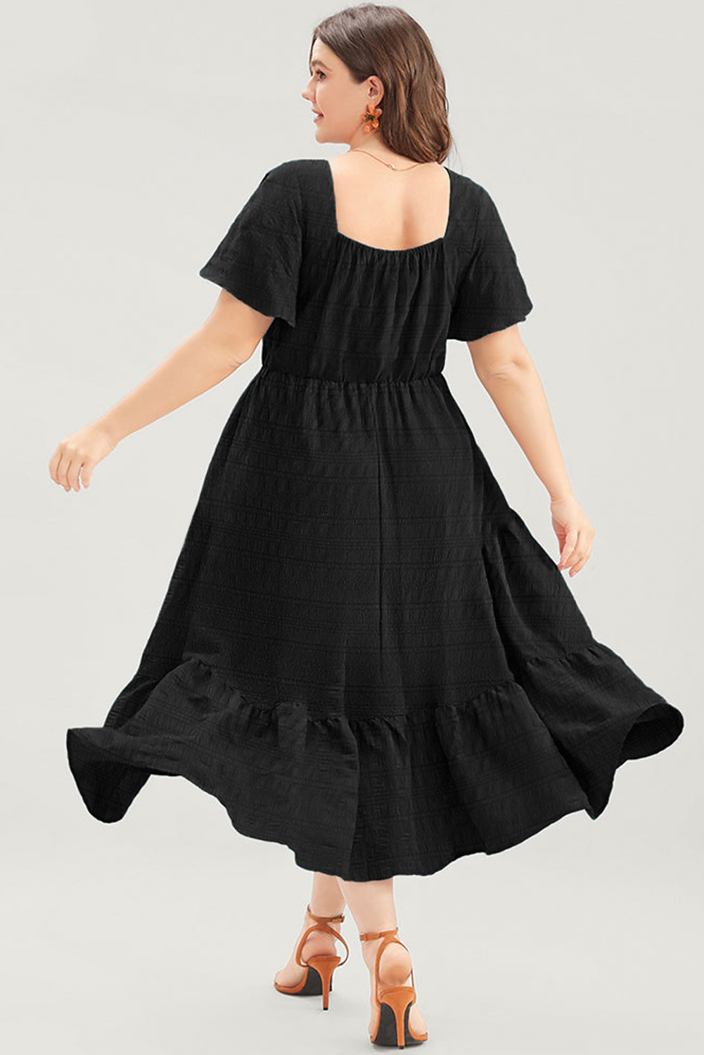 Stylish Plus Size Black Midi Dress with Short Sleeves and Ruffle Details – Your Summer Essential - Detail View 3 Stylish Plus Size Black Midi Dress with Short Sleeves and Ruffle Details – Your Summer Essential - Detail View 3