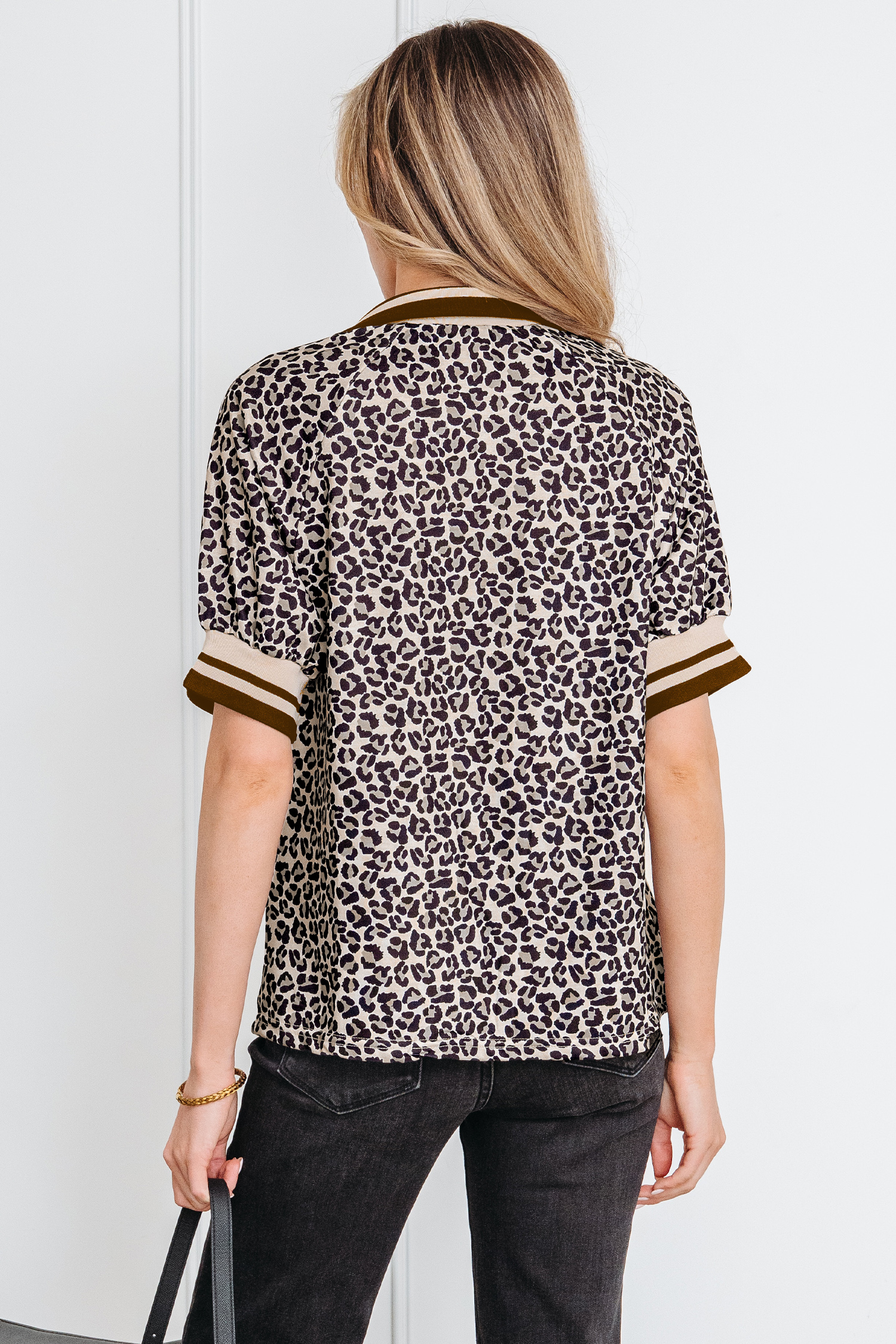 Chic Khaki Leopard Print Short Sleeve Top with Zipper for Daily Wear - Detail View 2 Chic Khaki Leopard Print Short Sleeve Top with Zipper for Daily Wear - Detail View 2