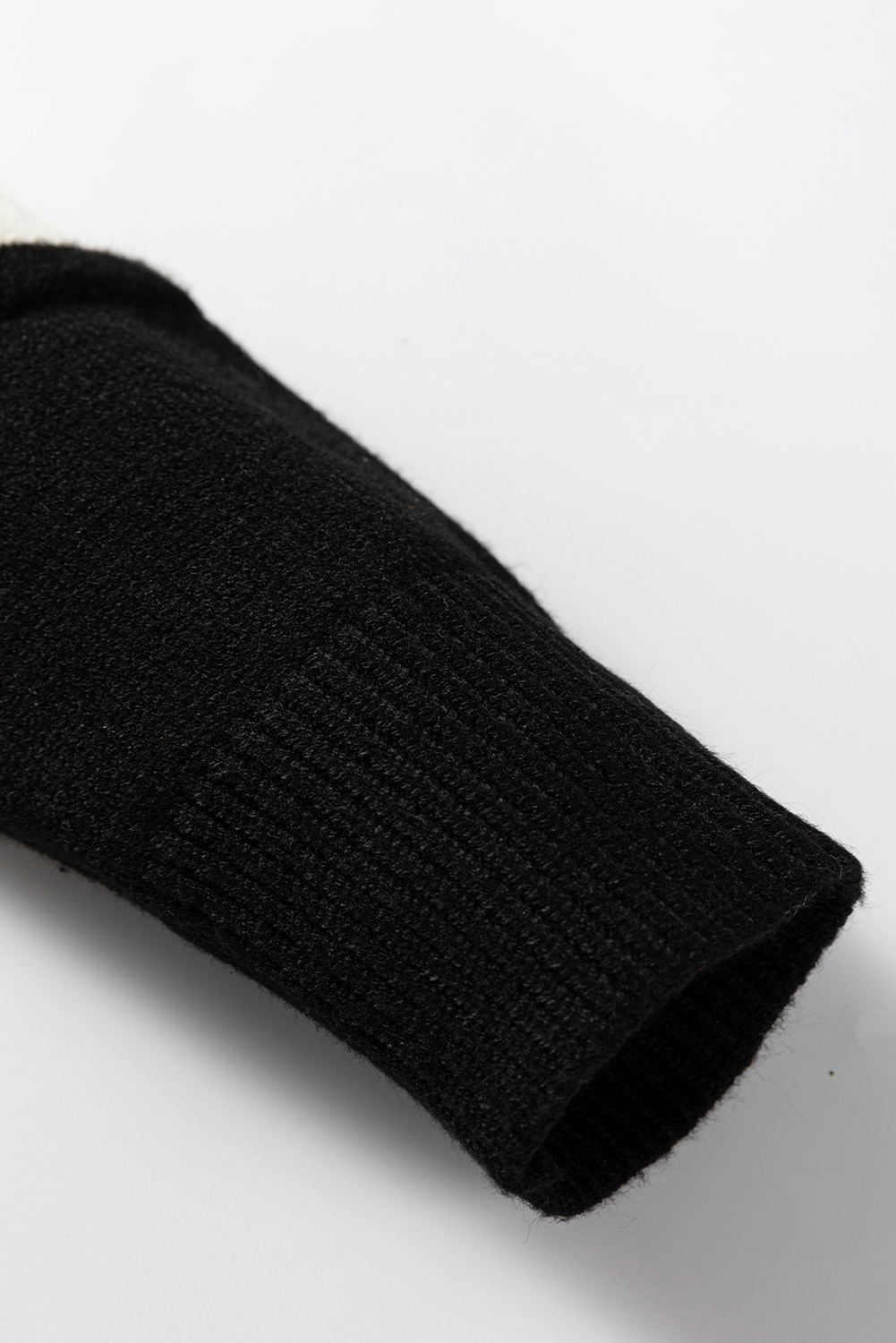 Cozy Women's Drop Shoulder Colorblock Sweater in Black – Relaxed Fit for Autumn Everyday Outings - Detail View 8 Cozy Women's Drop Shoulder Colorblock Sweater in Black – Relaxed Fit for Autumn Everyday Outings - Detail View 8