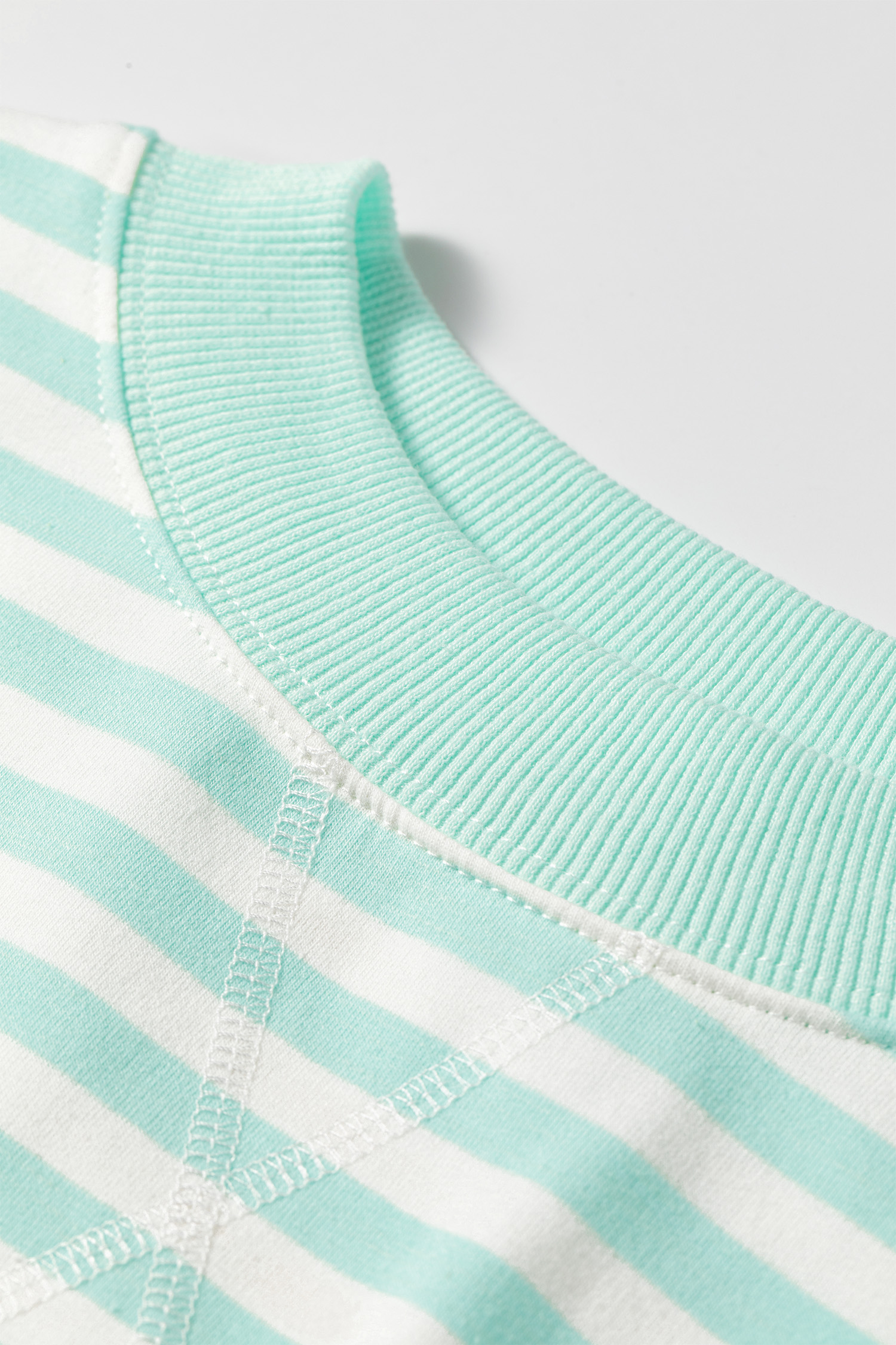 Green Striped Summer Lounge Set, Relaxed Round Neck Outfit - Detail View 5 Green Striped Summer Lounge Set, Relaxed Round Neck Outfit - Detail View 5