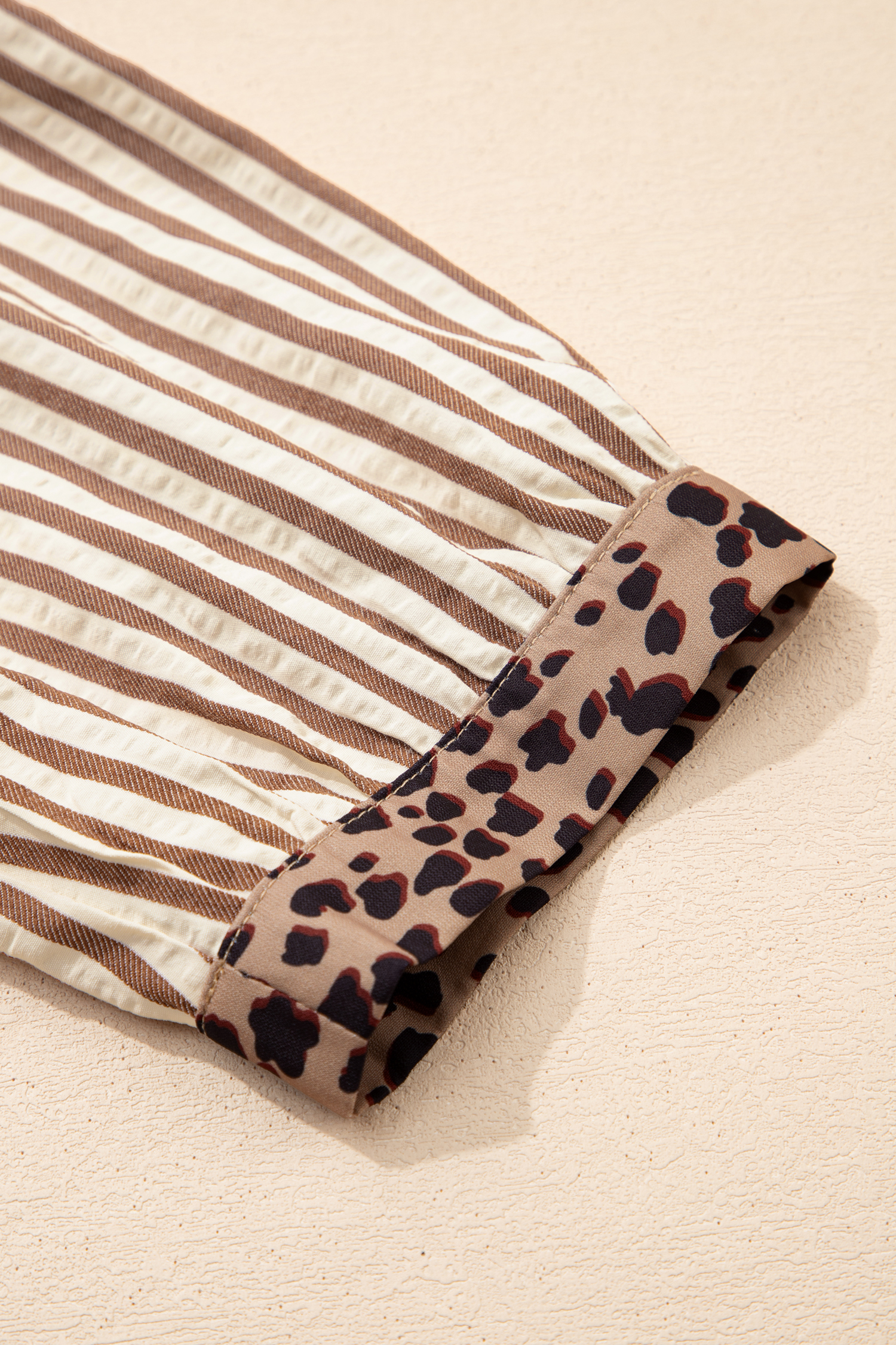 Stylish Khaki Button-Up Shirt Dress with Leopard Trim – Ideal for Casual Summer Days - Detail View 9 Stylish Khaki Button-Up Shirt Dress with Leopard Trim – Ideal for Casual Summer Days - Detail View 9
