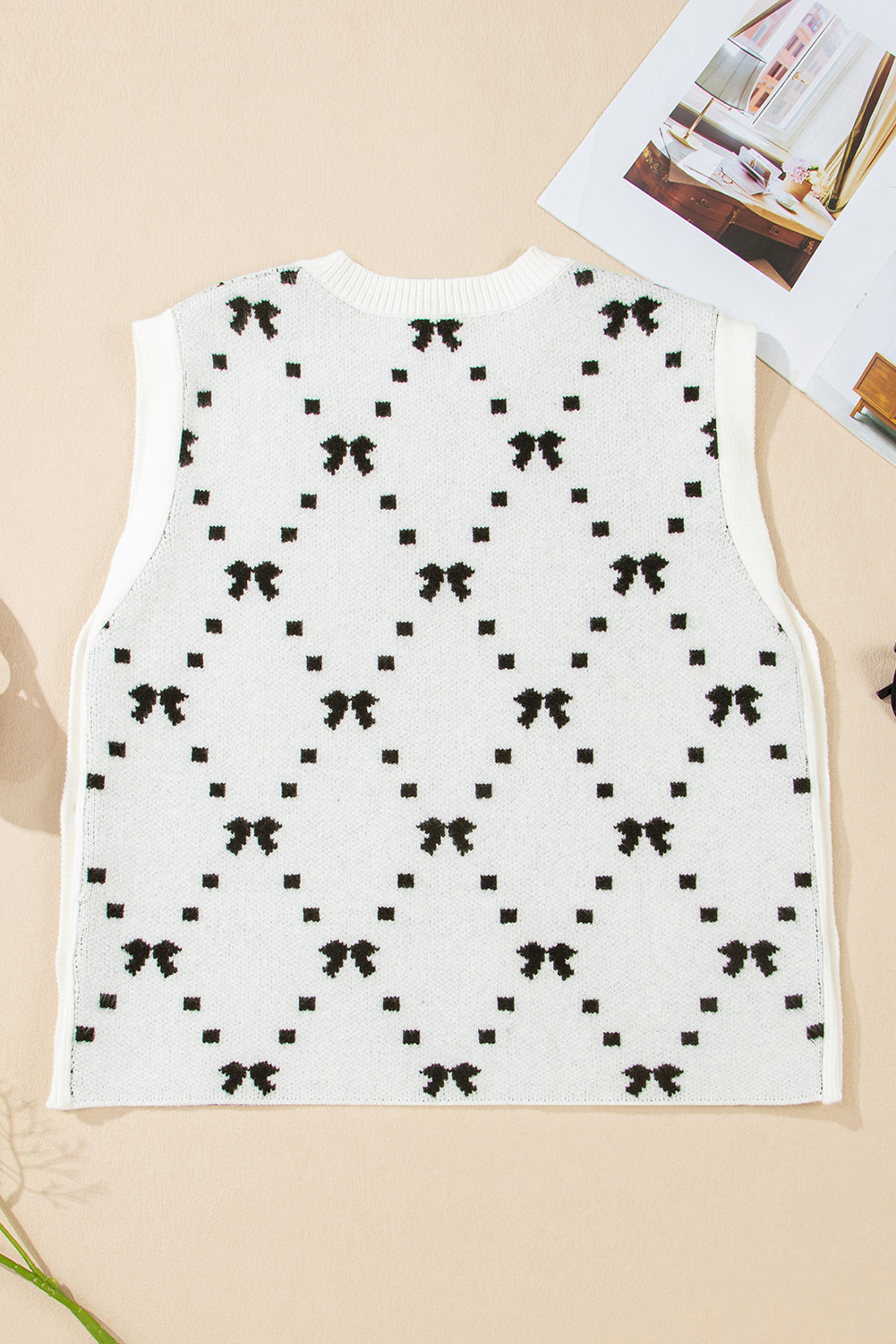 Women's Sweater Vest, White Cropped Vest, Bow Pattern, Buttoned Side, Sleeveless, Casual, Summer Fashion, Comfortable Fabric, Trendy Design, Versatile Top, Daily Wear, Shift Silhouette, Round Neck - Detail View 8 Women's Sweater Vest, White Cropped Vest, Bow Pattern, Buttoned Side, Sleeveless, Casual, Summer Fashion, Comfortable Fabric, Trendy Design, Versatile Top, Daily Wear, Shift Silhouette, Round Neck - Detail View 8