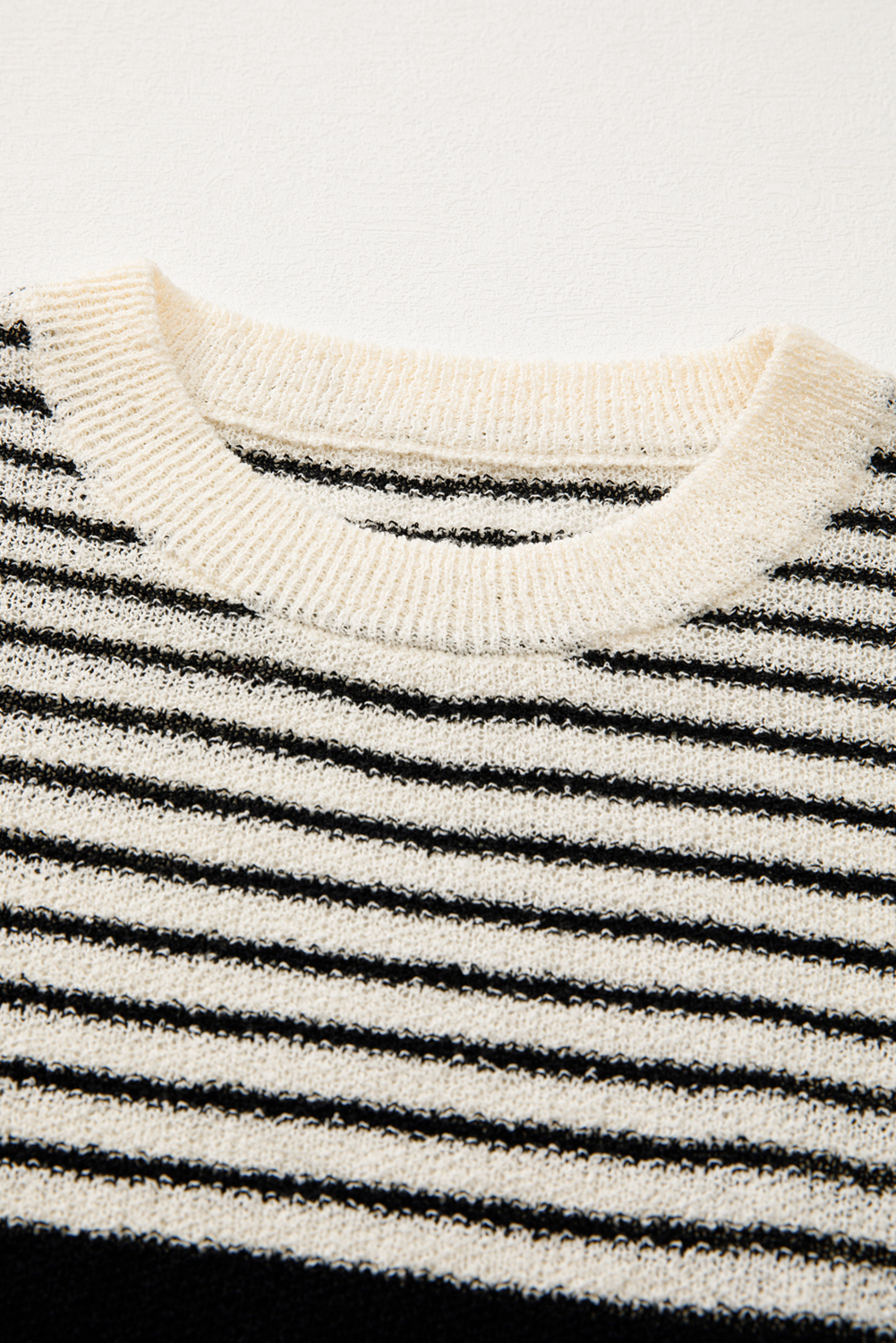 Women's Sweater Vest, Black and White, Striped Pattern, Sleeveless, Round Neck, Casual Style, Lightweight Knit, Summer Fashion, Elegant Design, Versatile Wardrobe Staple, Comfortable Material, Daily Wear, Nightclub Outfit, Trendy Top - Detail View 8 Women's Sweater Vest, Black and White, Striped Pattern, Sleeveless, Round Neck, Casual Style, Lightweight Knit, Summer Fashion, Elegant Design, Versatile Wardrobe Staple, Comfortable Material, Daily Wear, Nightclub Outfit, Trendy Top - Detail View 8