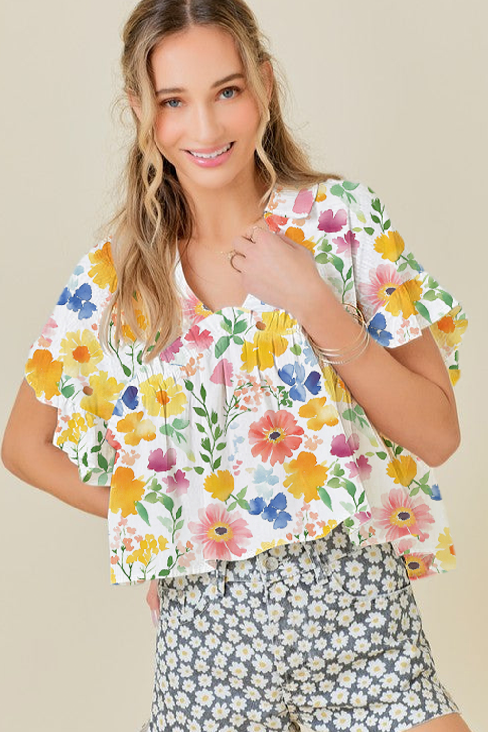 Women's Blouse, Yellow Floral, Boxy Fit, Ruffled Short Sleeve, V Neck, Casual Style, Summer Fashion, Loose Fit, Daily Wear, Comfortable, Versatile, Stylish, Tops & Shirts - Detail View 4 Women's Blouse, Yellow Floral, Boxy Fit, Ruffled Short Sleeve, V Neck, Casual Style, Summer Fashion, Loose Fit, Daily Wear, Comfortable, Versatile, Stylish, Tops & Shirts - Detail View 4