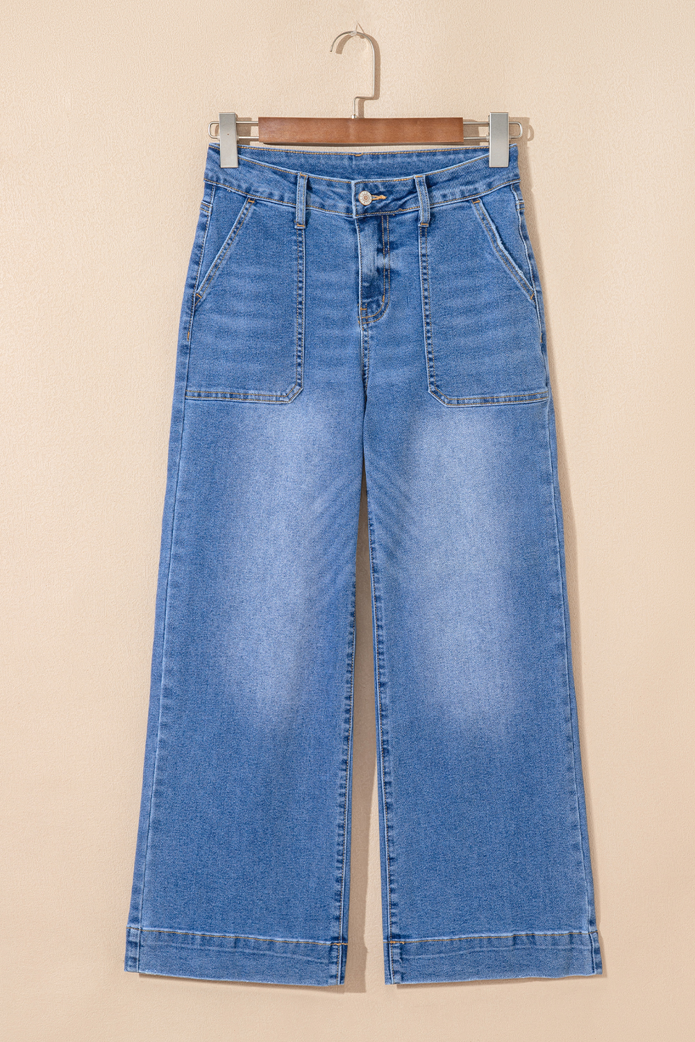 Comfortable and Chic Women's Spring Jeans - Perfect for Daily Wear - Detail View 3 Comfortable and Chic Women's Spring Jeans - Perfect for Daily Wear - Detail View 3