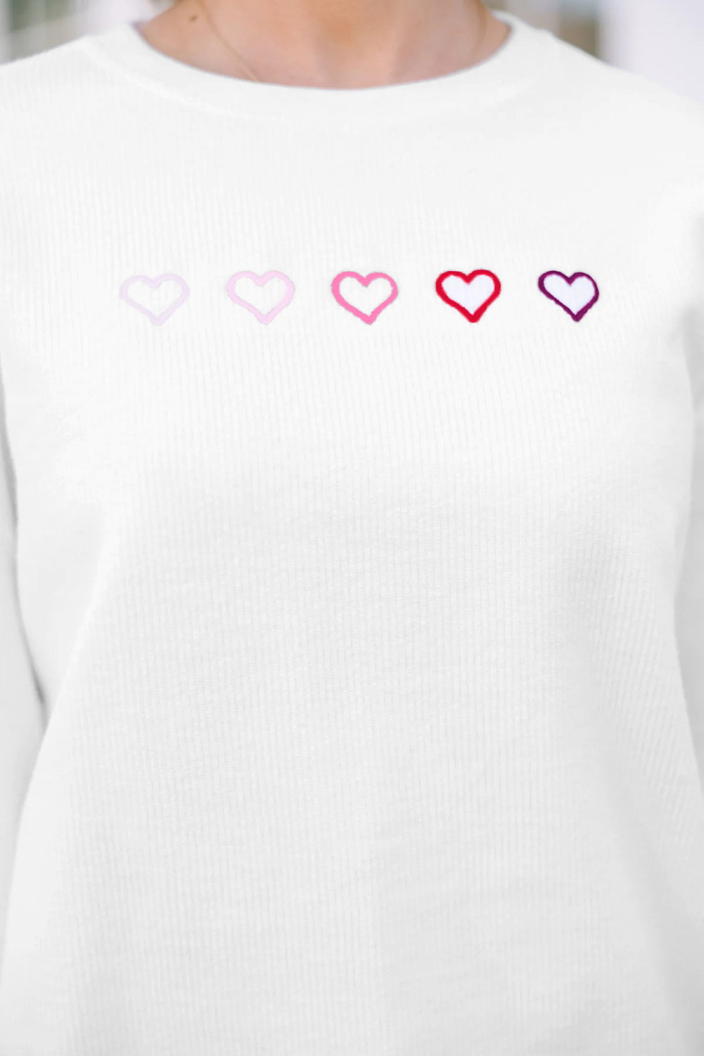 Casual White Drop Shoulder Sweatshirt with XOXO Heart Embroidery – Ideal for Daily Wear - Detail View 3 Casual White Drop Shoulder Sweatshirt with XOXO Heart Embroidery – Ideal for Daily Wear - Detail View 3